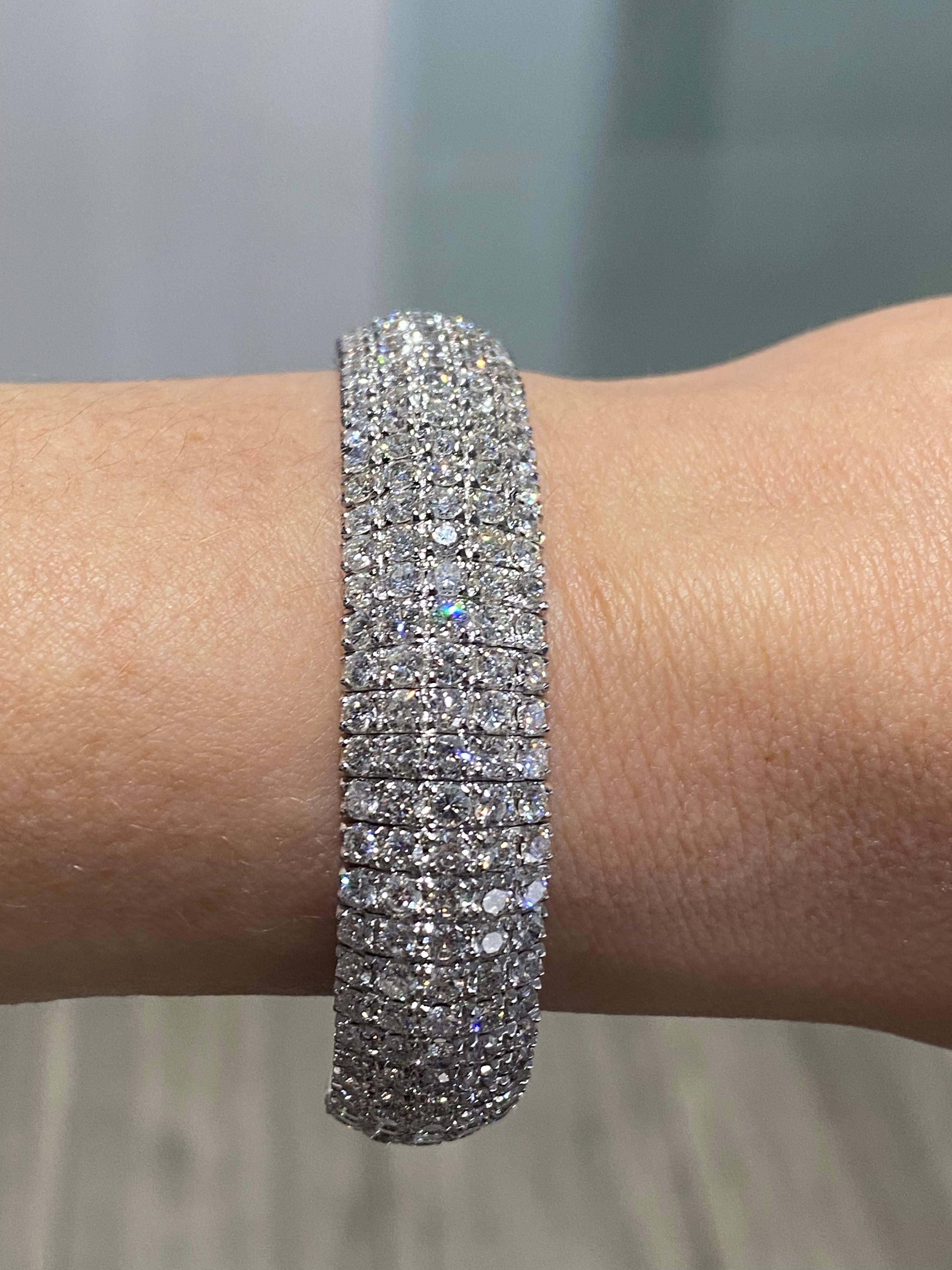 15.72 carat Diamond 18K Gold Wide Five Row Cuff Statement Bracelet For Sale 4