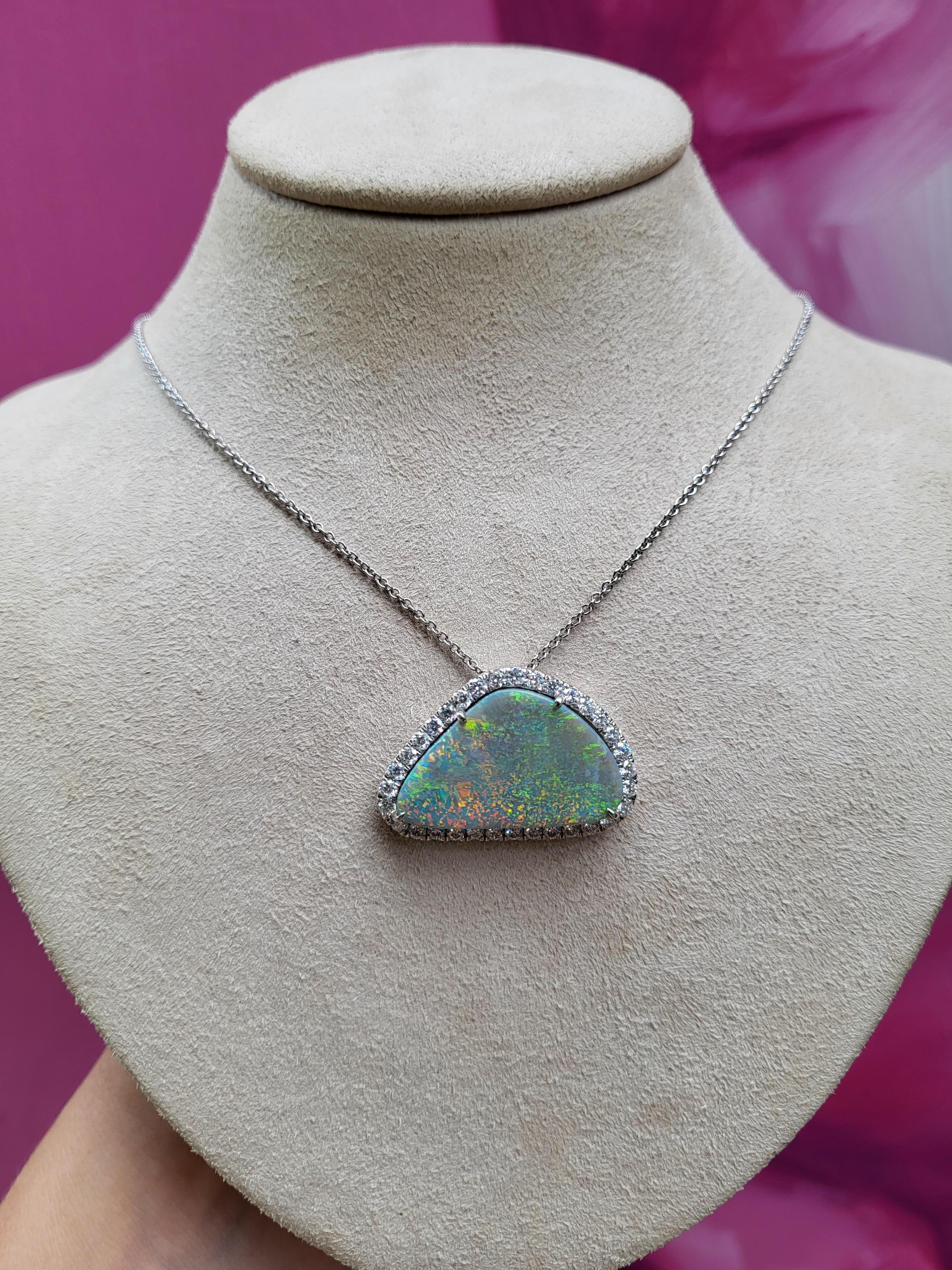 15.72 Carat Lightning Ridge Opal and Diamond Pendant Necklace For Sale 4