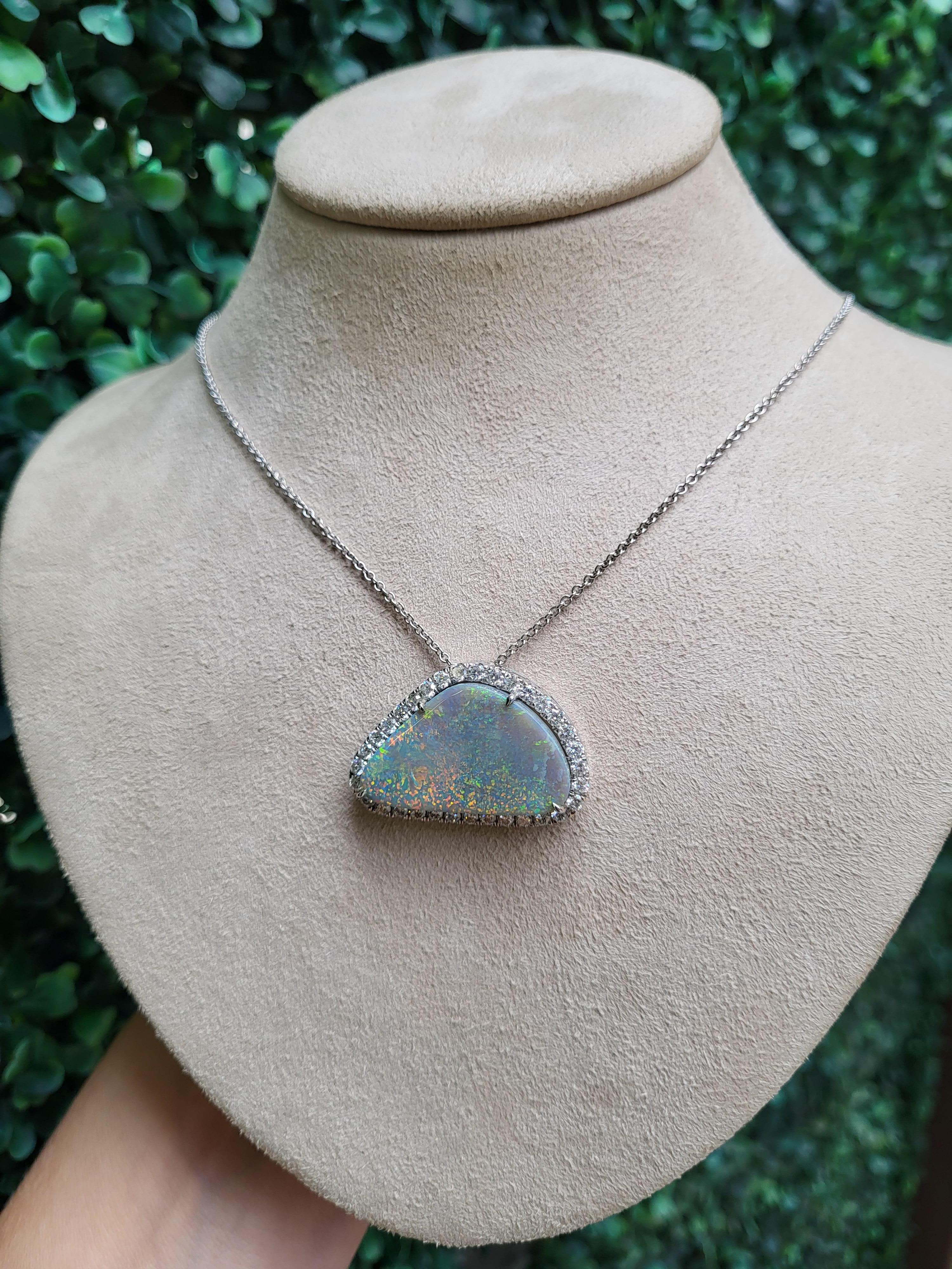 15.72 Carat Lightning Ridge Opal and Diamond Pendant Necklace For Sale 7