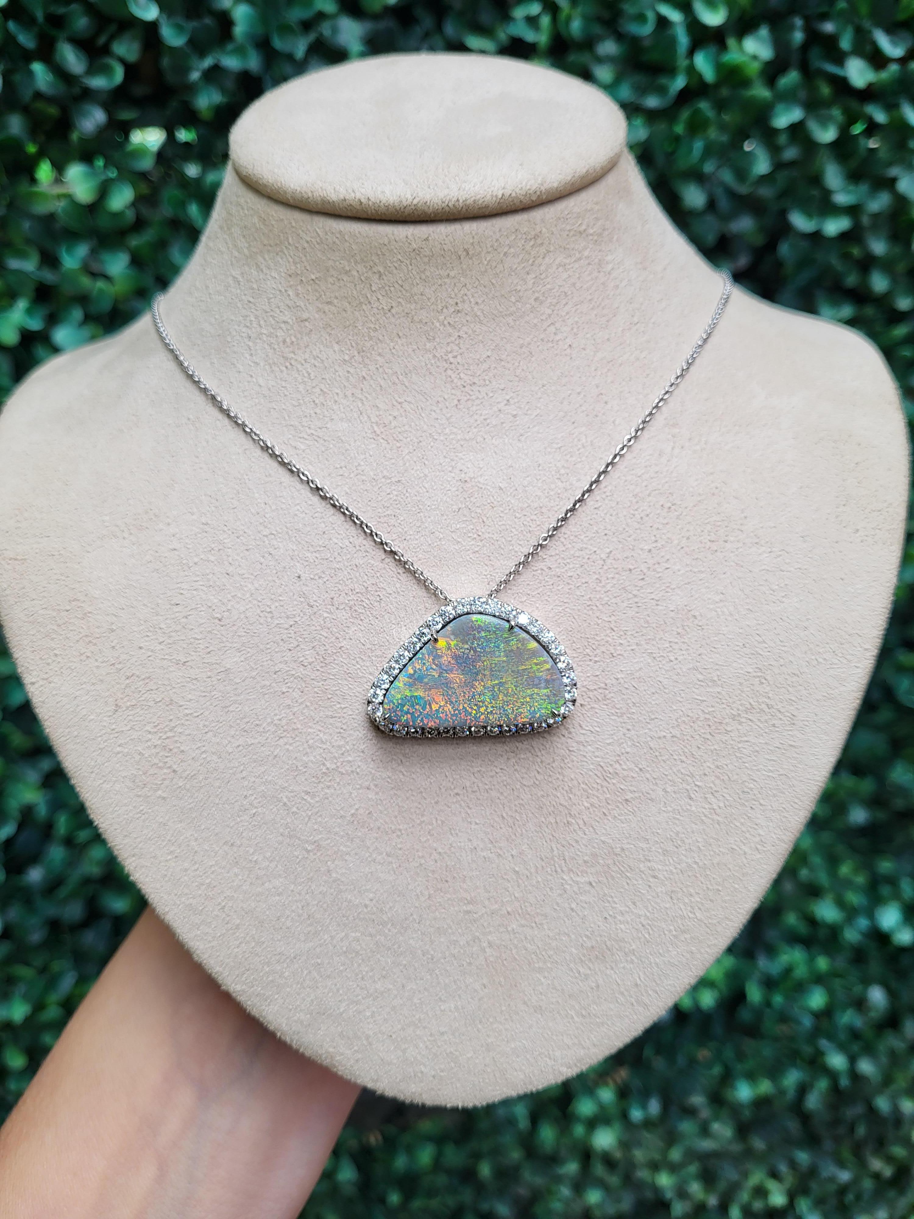 Women's or Men's 15.72 Carat Lightning Ridge Opal and Diamond Pendant Necklace For Sale