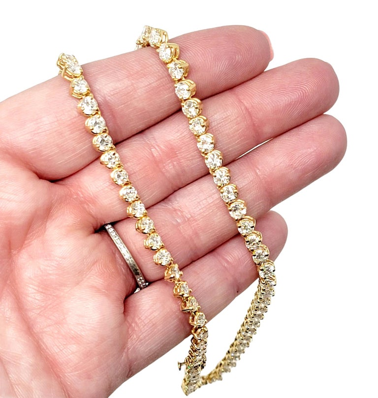 15.74 Carats Total Round Diamond Graduated Tennis Necklace 14 Karat Yellow Gold In Good Condition For Sale In Scottsdale, AZ
