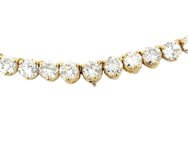 15.74 Carats Total Round Diamond Graduated Tennis Necklace 14 Karat Yellow Gold For Sale 1
