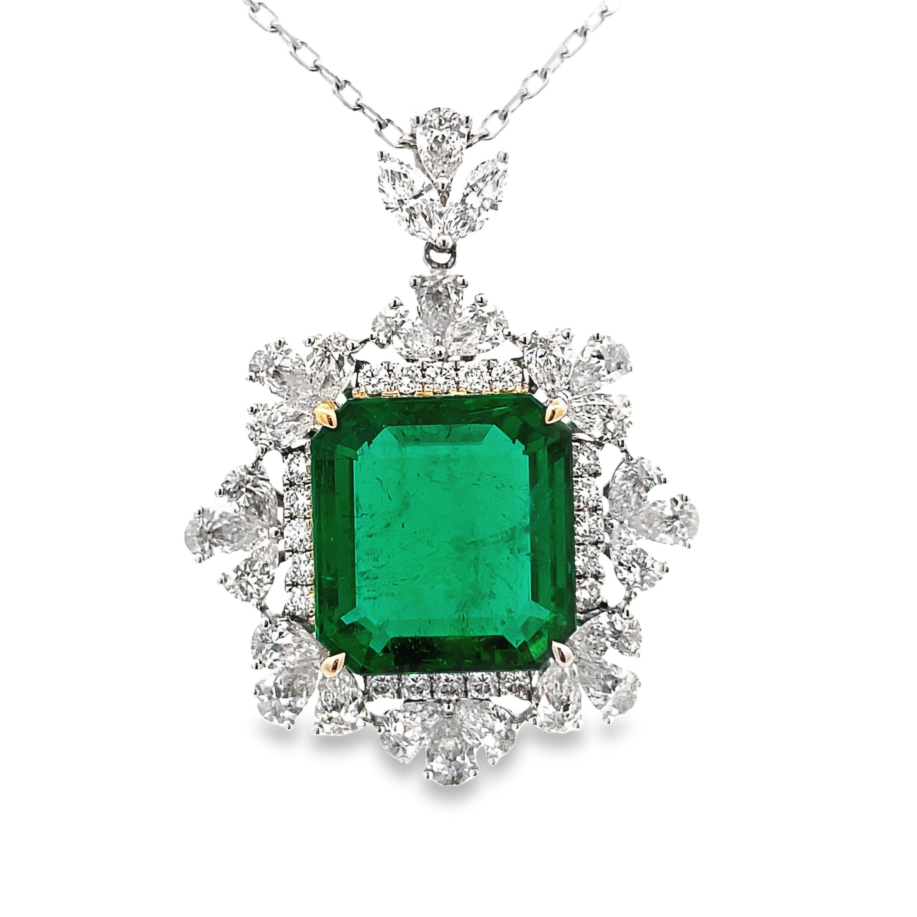 Cushion Cut 15.76 CT Emerald octagon with Mix shape white diamond Necklace For Sale