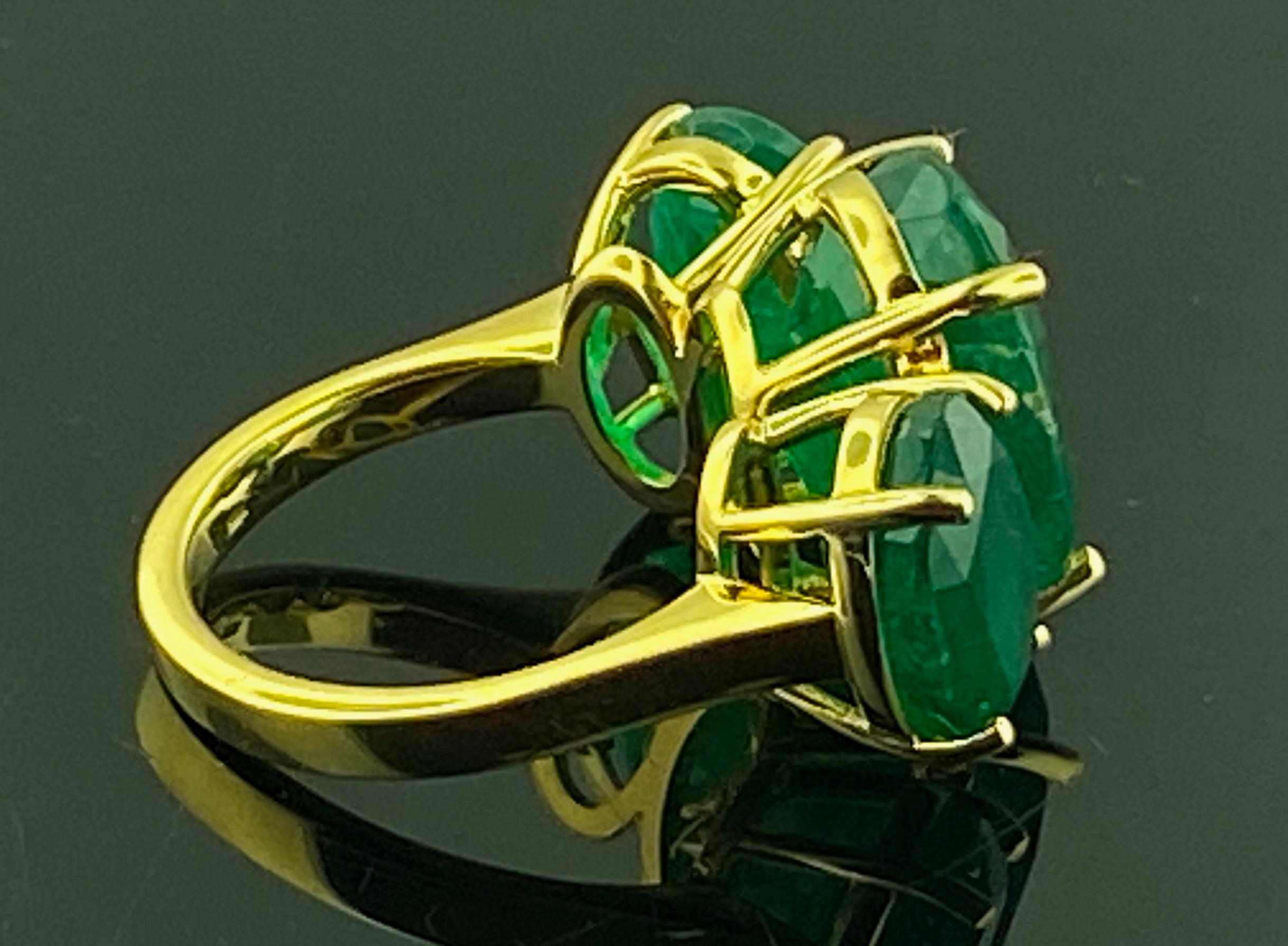 15.77 Carat 3-Stone Oval Cut Emerald Ring In Excellent Condition For Sale In Palm Desert, CA