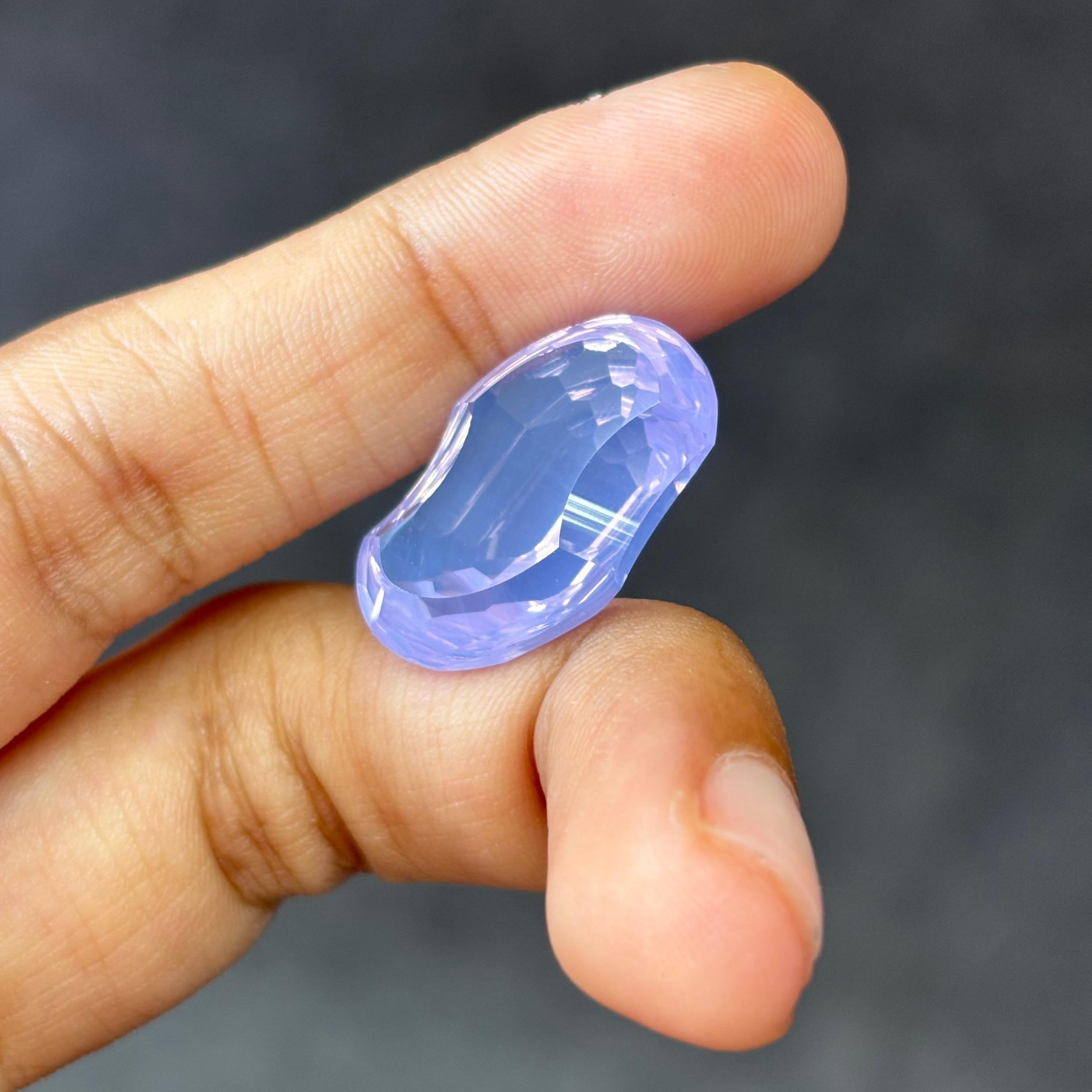 15.77 Carat Fancy Pastel Purple Amethyst Stone In New Condition For Sale In Bangkok, TH