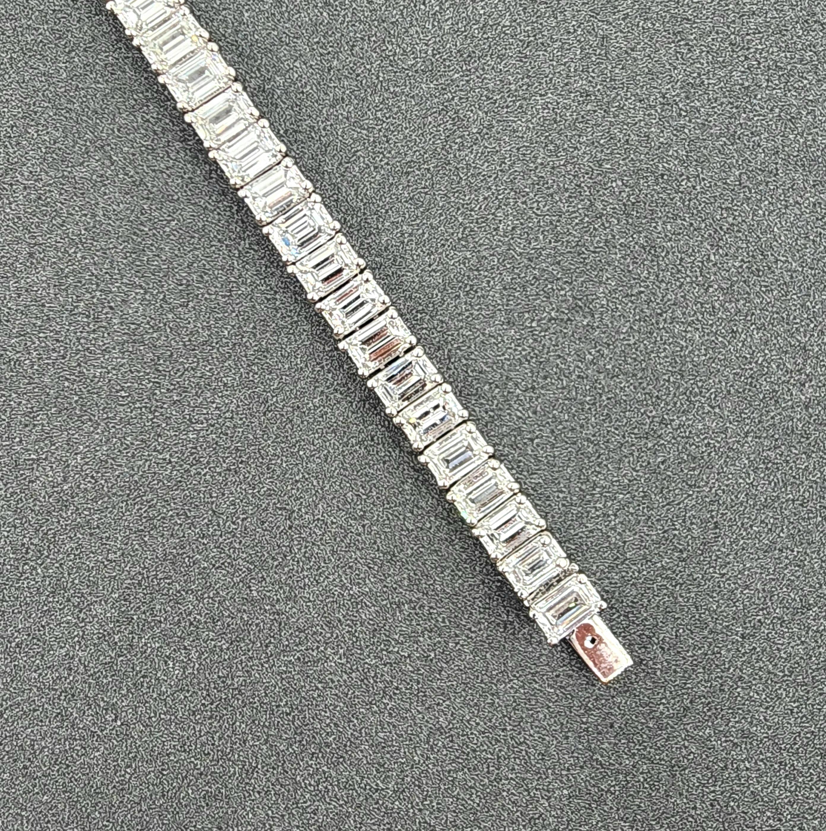 15.77 Karat Diamant-Tennisarmband mit Smaragdschliff im Angebot 2
