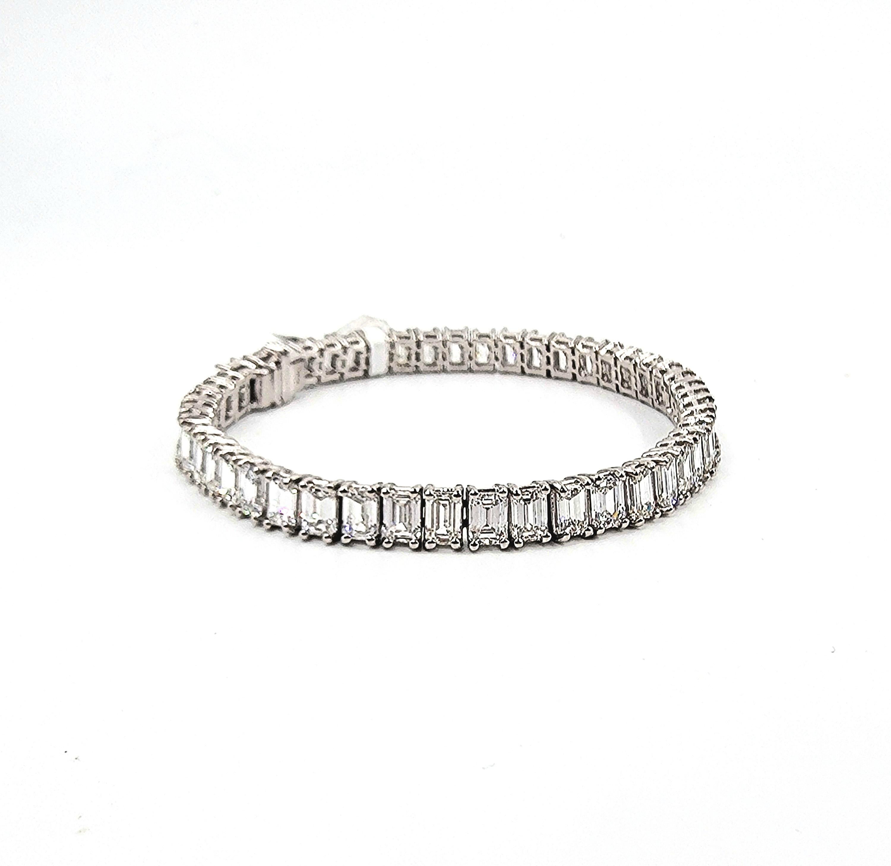 15.77 Karat Diamant-Tennisarmband mit Smaragdschliff im Angebot 5