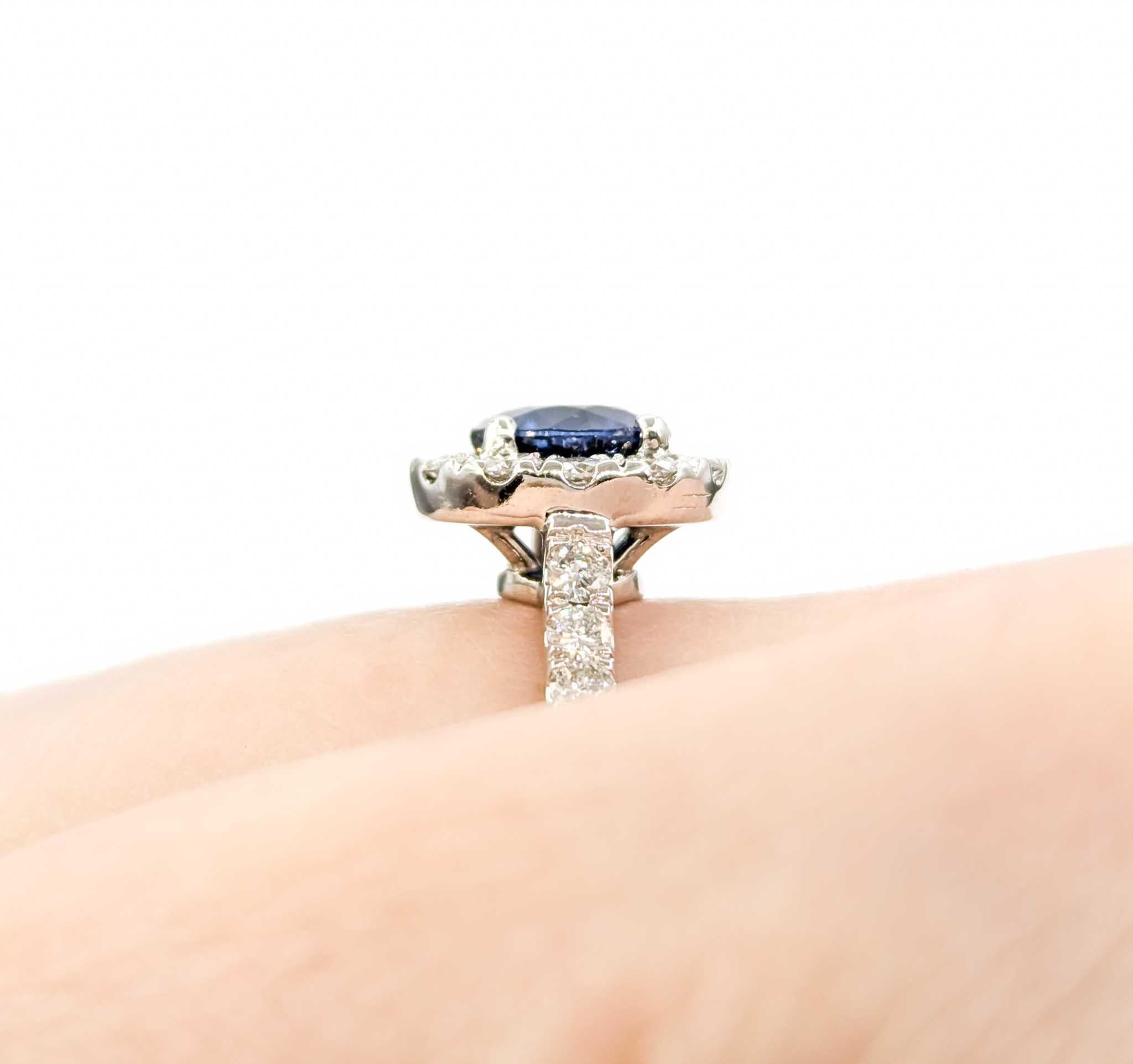 Round Cut 1.57ct Blue Sapphire & Diamond Halo Ring in White Gold For Sale