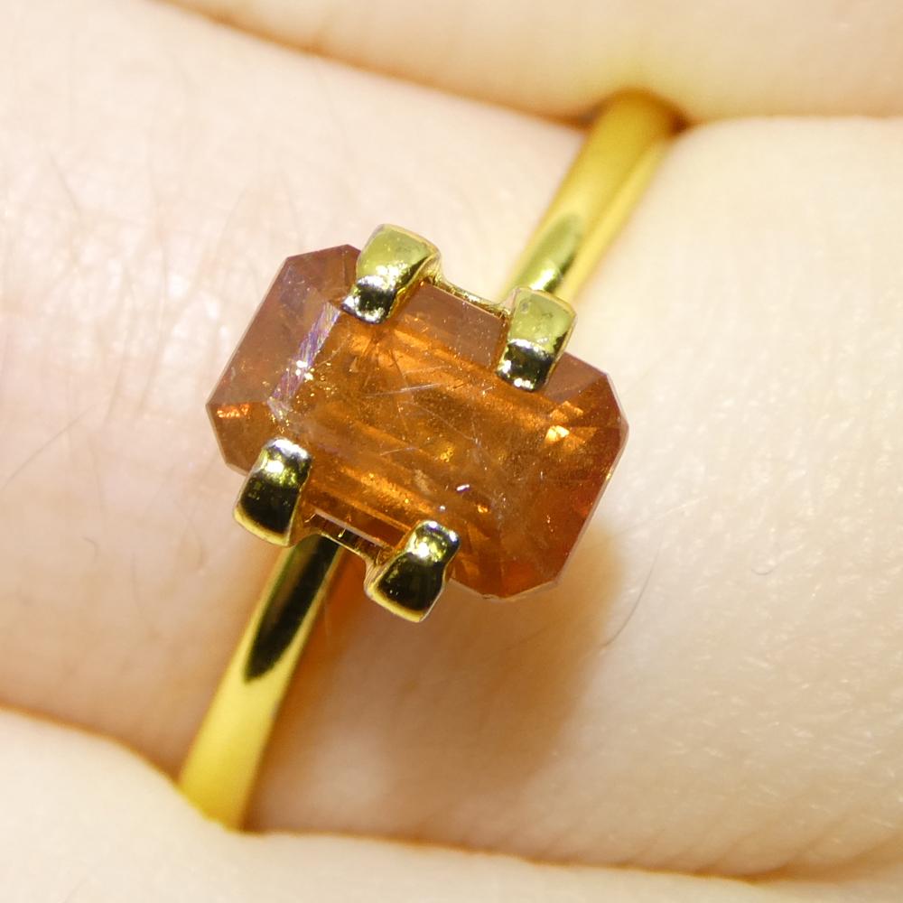 Achteckiger 1,57 Karat orangefarbener Saphir im Smaragdschliff aus Tansania, unerhitzt im Zustand „Neu“ im Angebot in Toronto, Ontario