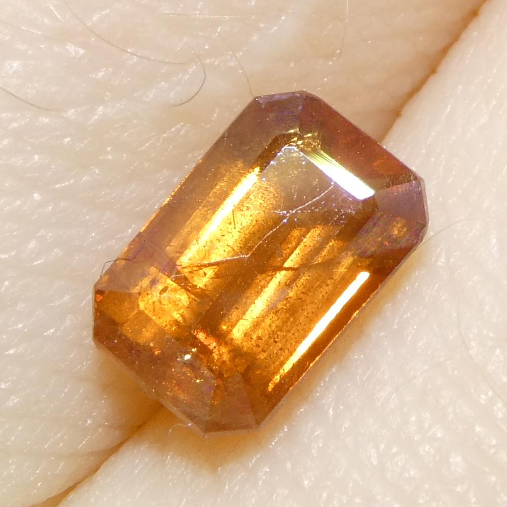 Achteckiger 1,57 Karat orangefarbener Saphir im Smaragdschliff aus Tansania, unerhitzt im Angebot 3