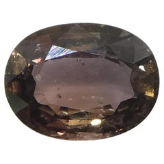 1.57 Karat ovaler brauner, rosa Saphir aus Tansania