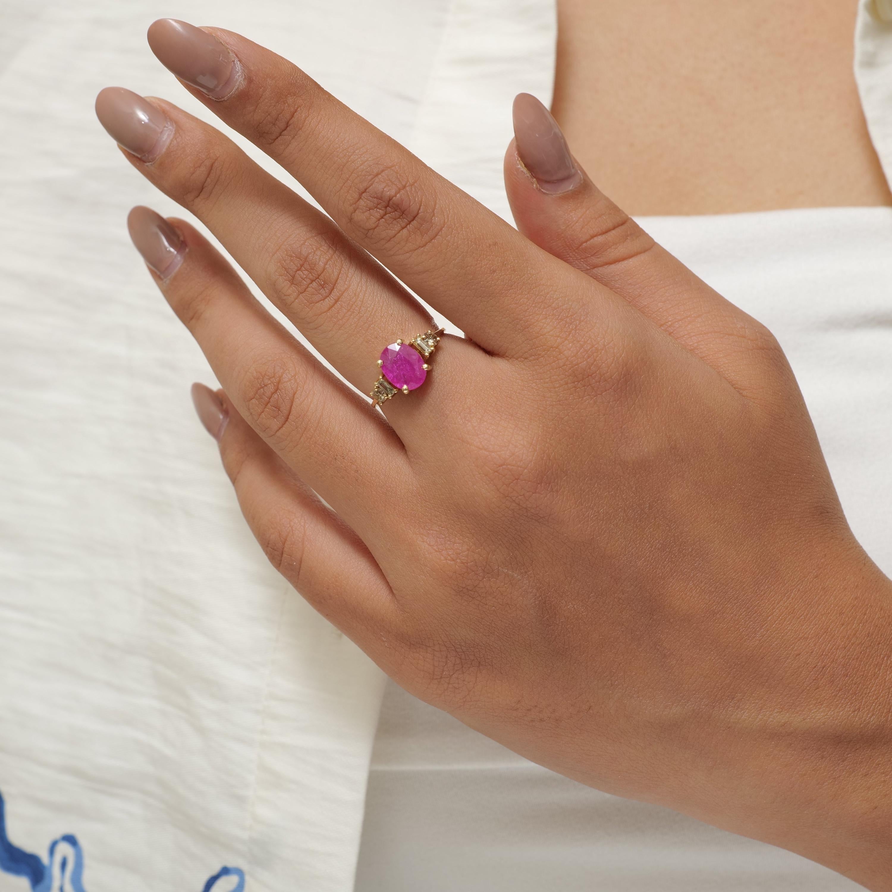 Ovaler Rubinring mit 1,57 ct. und ausgefallenen natürlichen Diamanten aus 14 K massivem Gold (zertifiziert) (Art déco) im Angebot