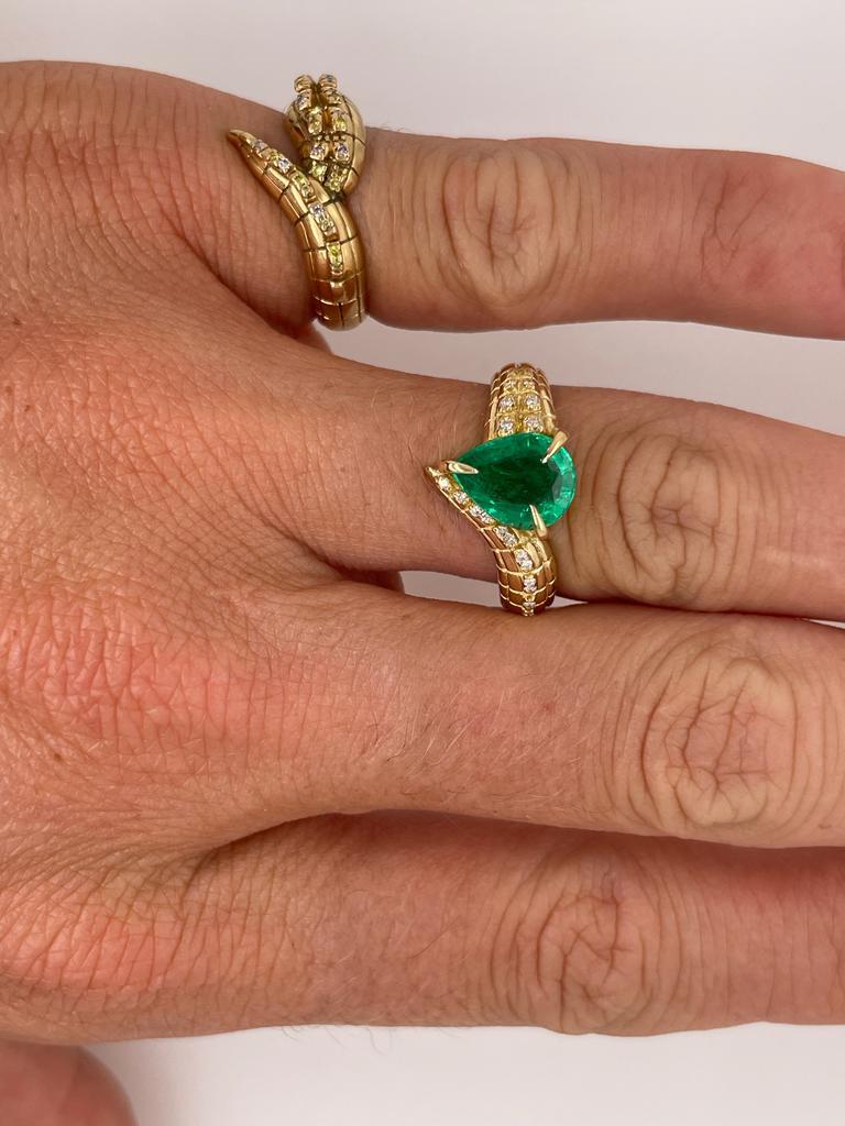 1.57ct Pear cut Emerald and diamond ring OHLIGUER CROC Dragon in 18k For Sale 8
