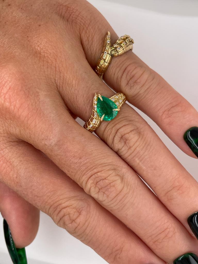 1.57ct Pear cut Emerald and diamond ring OHLIGUER CROC Dragon in 18k For Sale 1