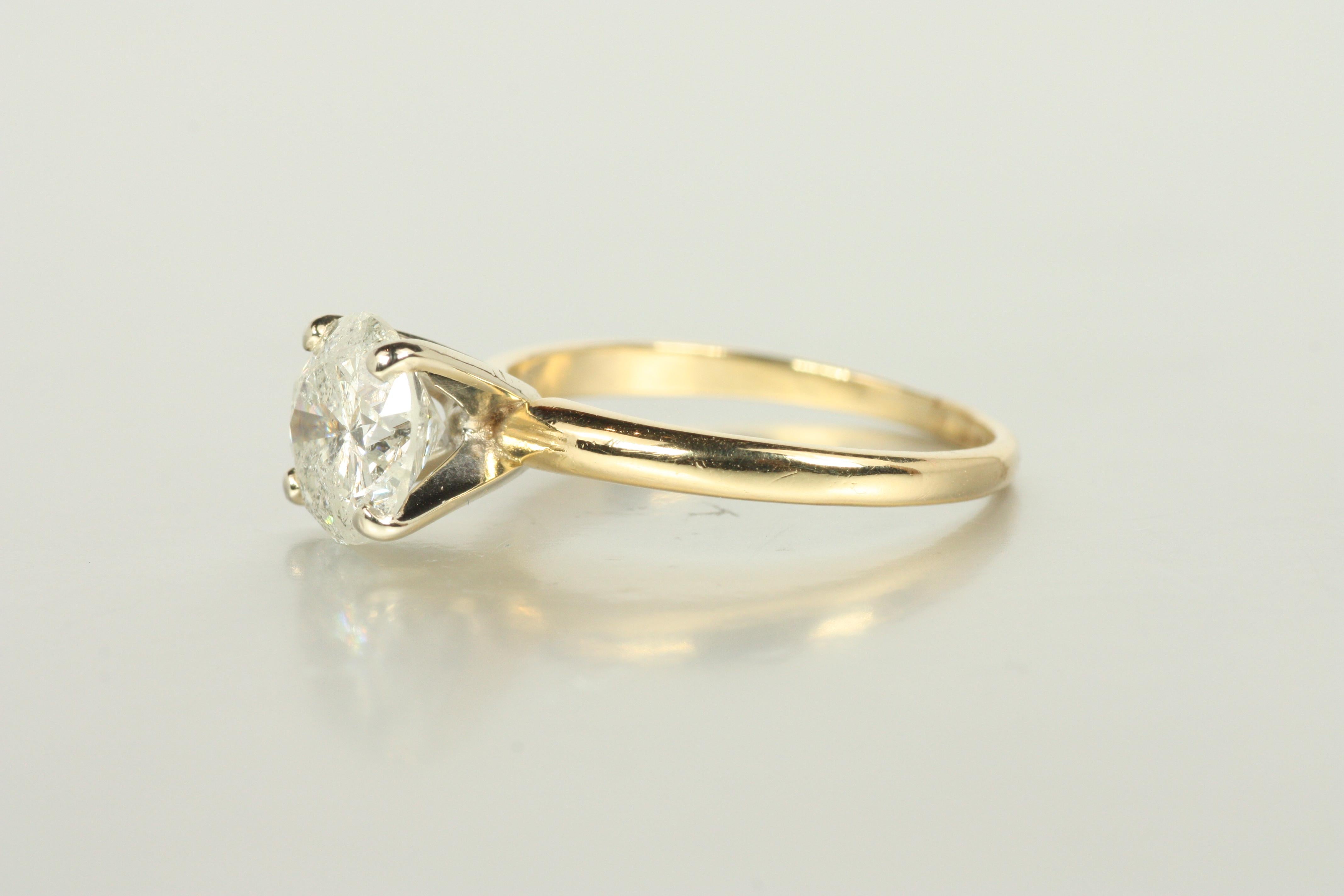 Bague de fiançailles solitaire en or jaune 14 carats avec diamant rond de 1,57 carat Pour femmes en vente
