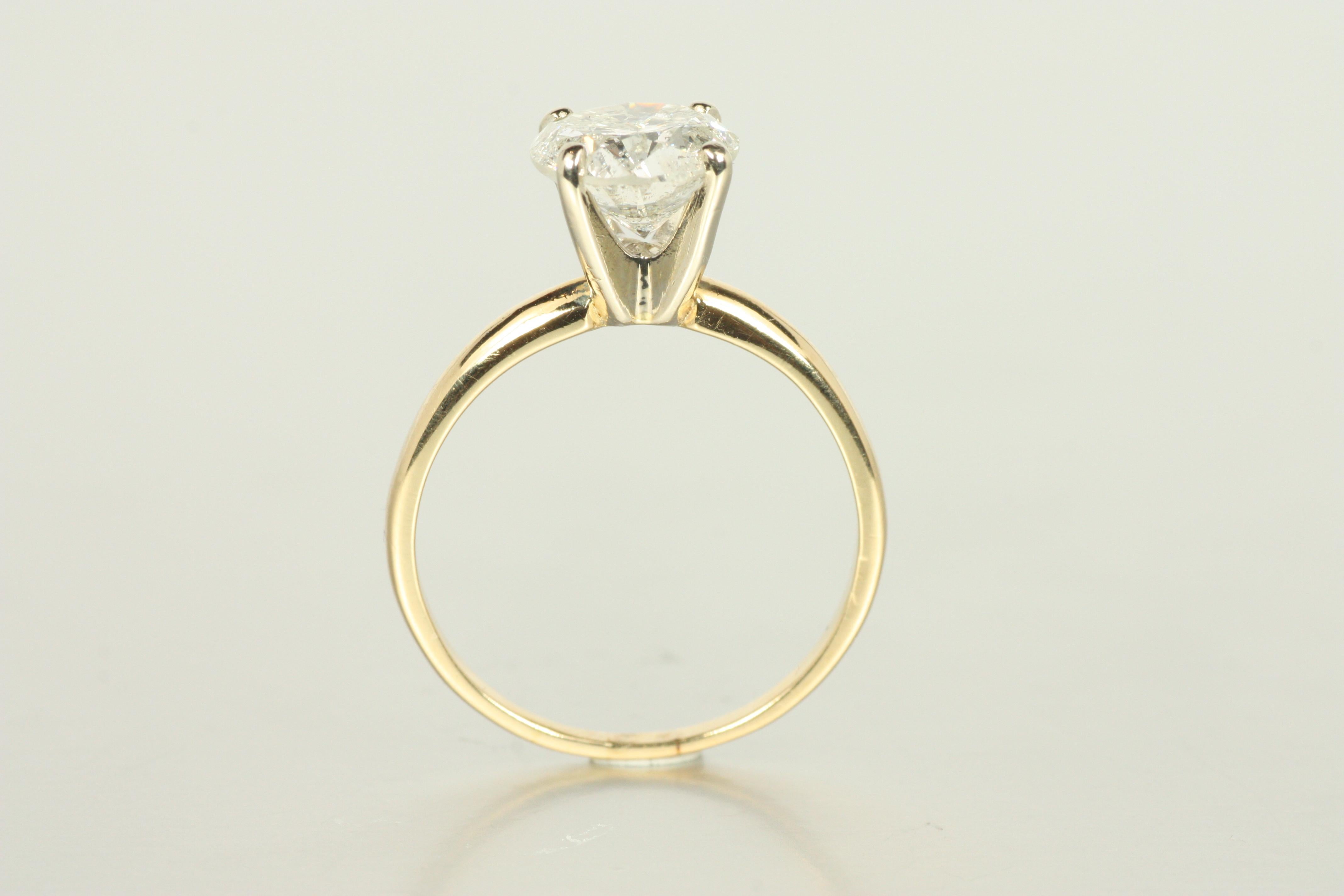 Bague de fiançailles solitaire en or jaune 14 carats avec diamant rond de 1,57 carat en vente 1