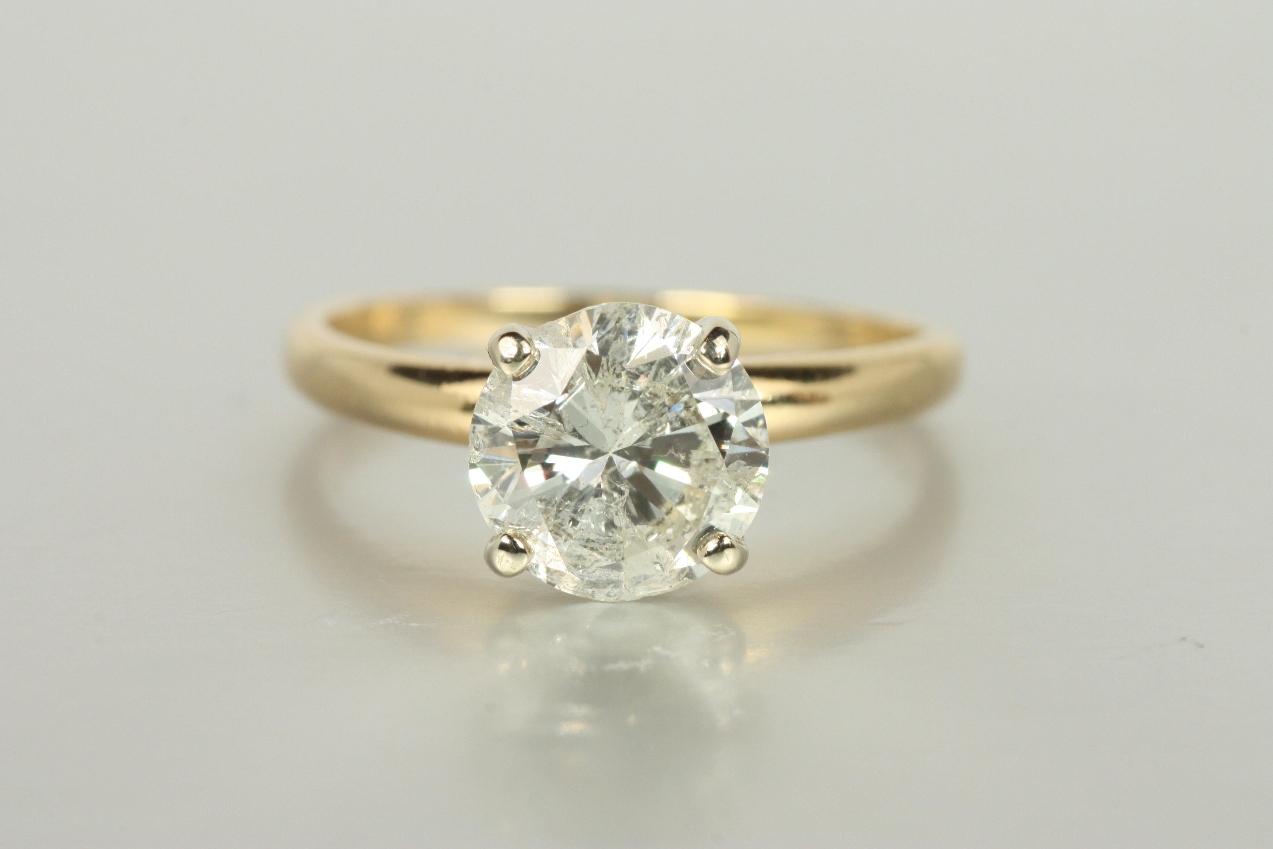Bague de fiançailles solitaire en or jaune 14 carats avec diamant rond de 1,57 carat en vente 2