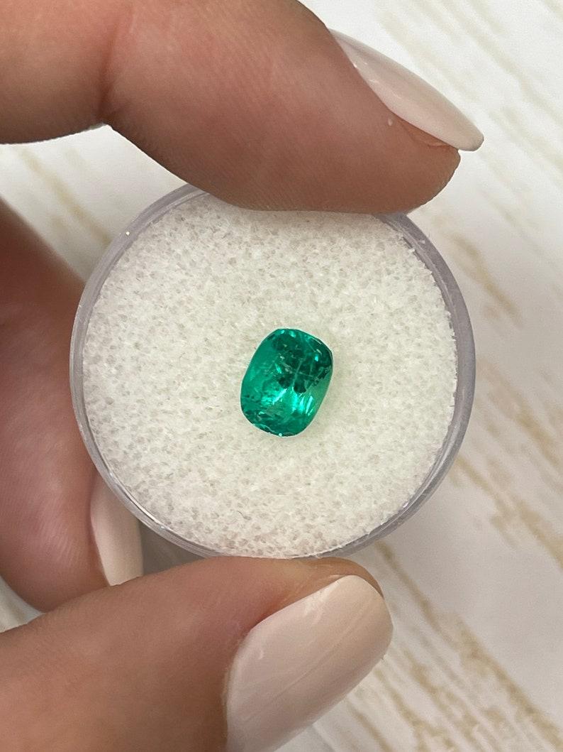 1,58 Carati 8x6 Smeraldo colombiano verde bluastro - Gemma allungata con taglio a cuscino In condizioni Nuovo in vendita a Jupiter, FL