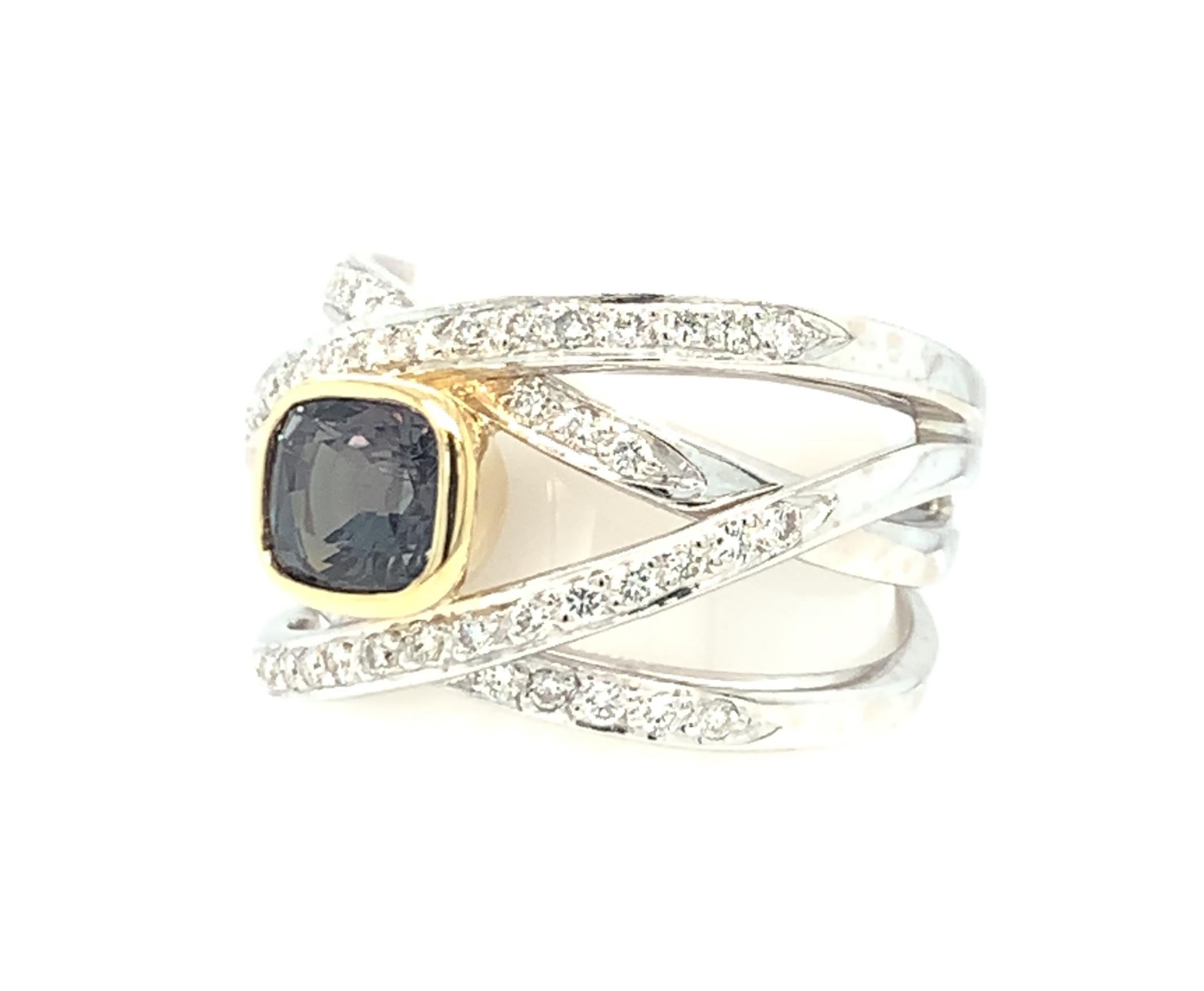 1.58 Carat GIA Certified Alexandrite and Diamond Cocktail Ring in 18k Gold For Sale 3