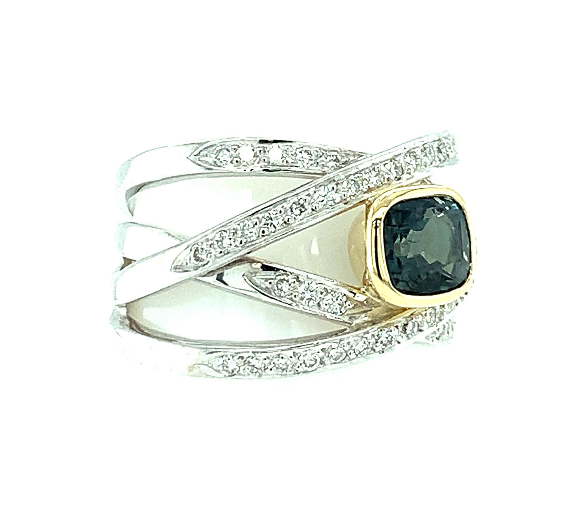 1.58 Carat GIA Certified Alexandrite and Diamond Cocktail Ring in 18k Gold In New Condition For Sale In Los Angeles, CA