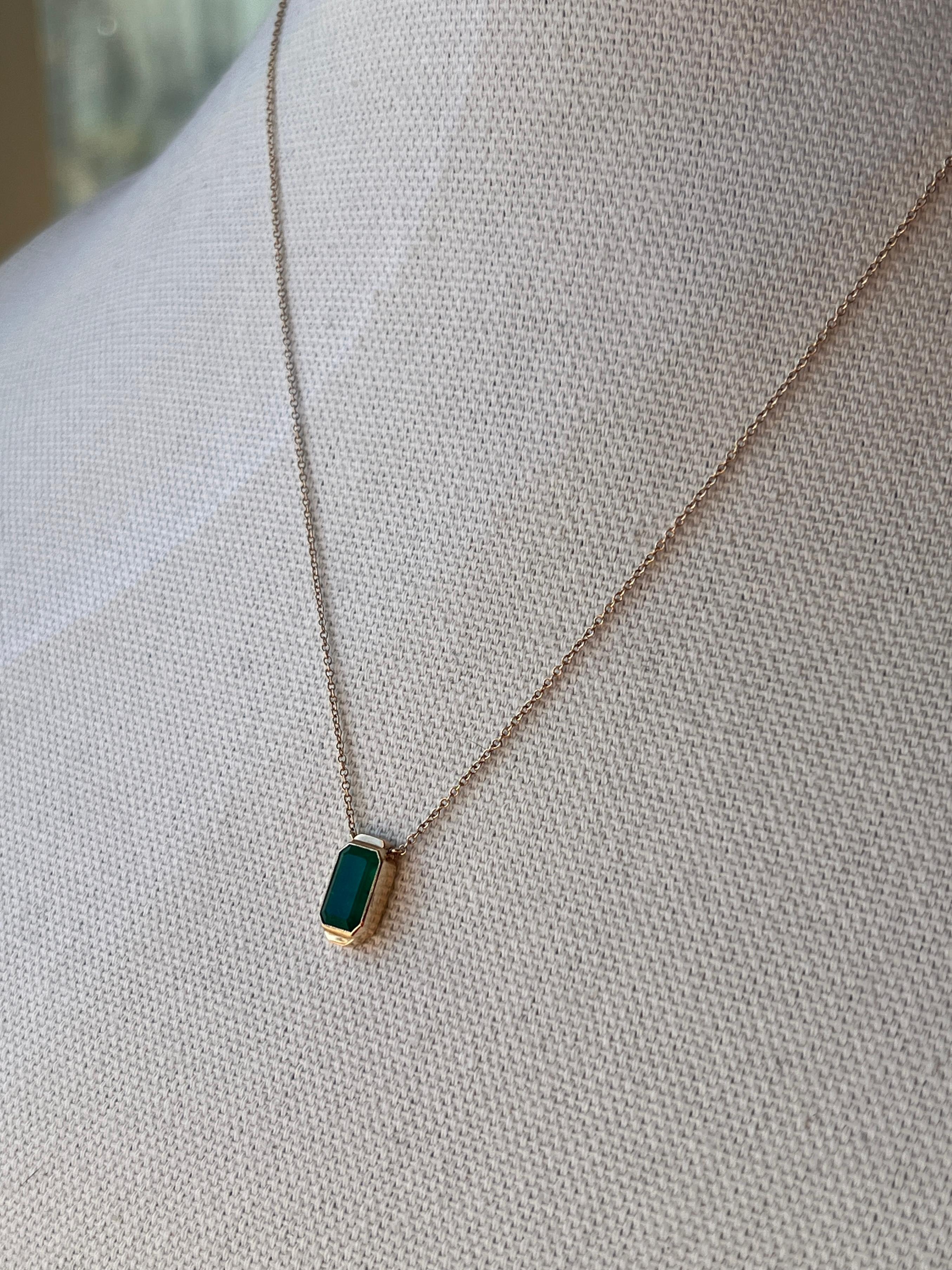 Art déco Collier pendentif en or jaune 14k avec émeraude de 1,58 carat Art Deco en vente