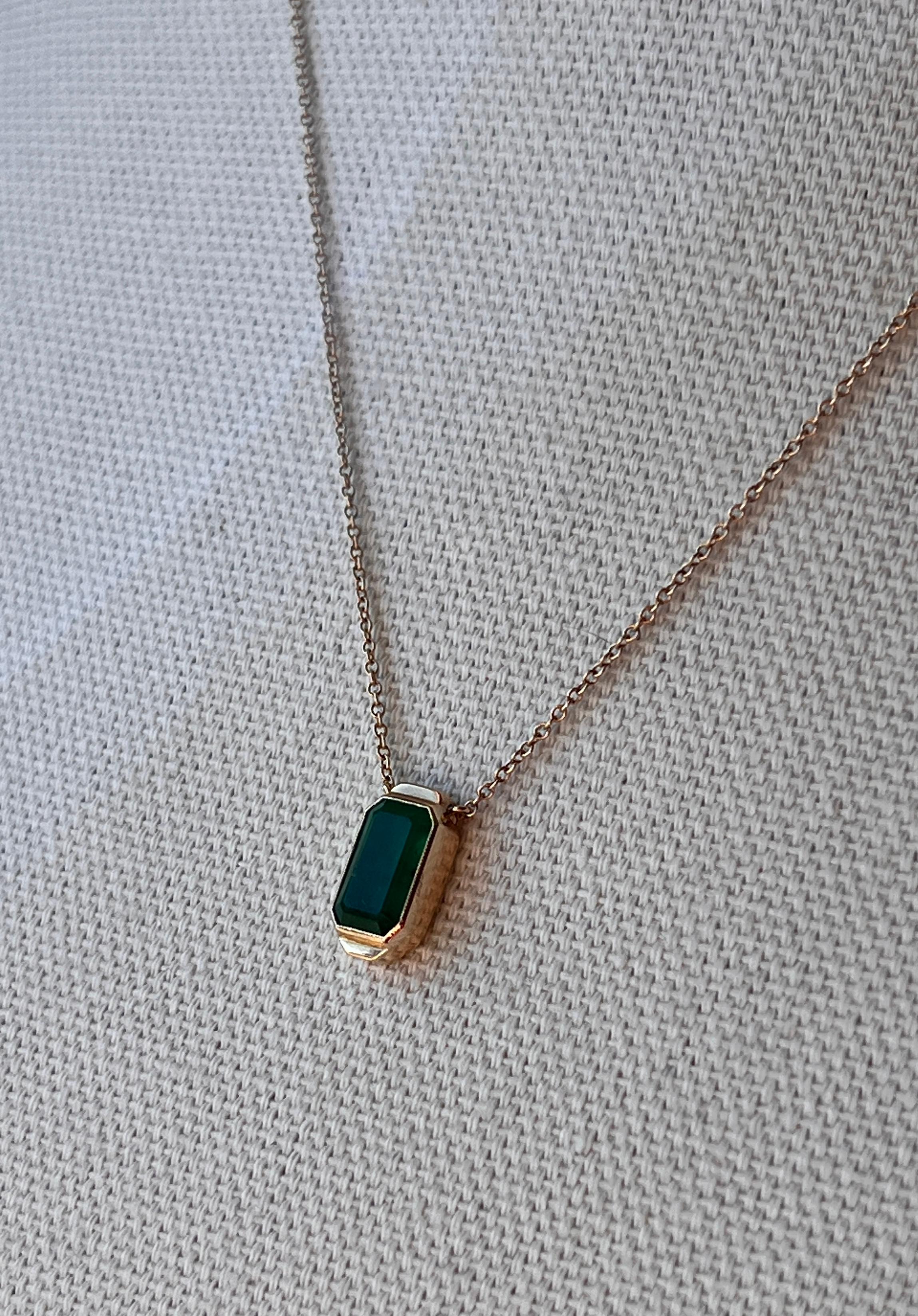 Taille émeraude Collier pendentif en or jaune 14k avec émeraude de 1,58 carat Art Deco en vente