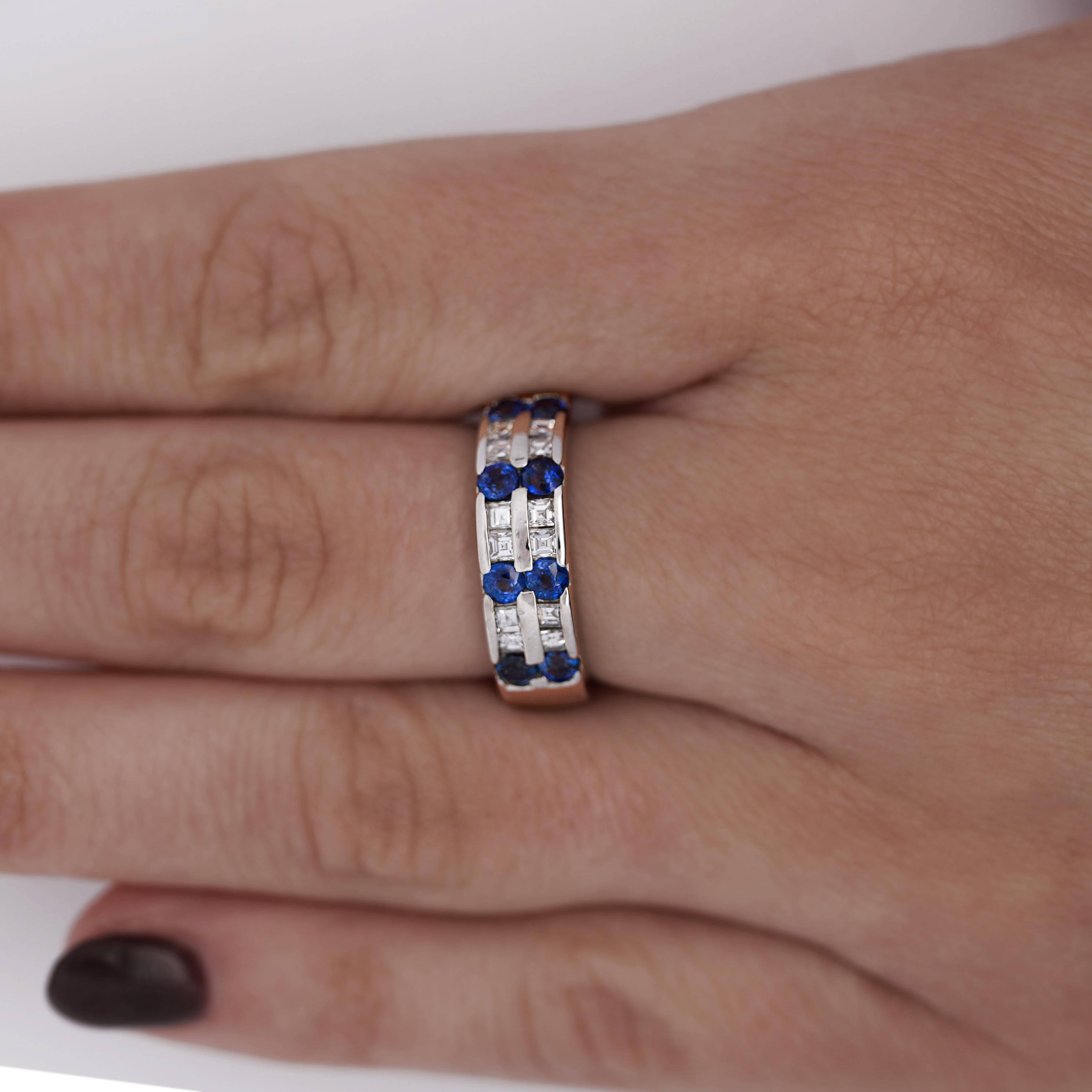 1.58 Carat Blue Round Sapphire & Baguette Diamond Platinum 6MM Band Ring For Sale 1