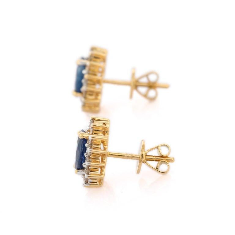 Boucles d'oreilles en or jaune massif 18 carats avec saphir bleu 1,58 carat et diamants cloutés Pour femmes en vente