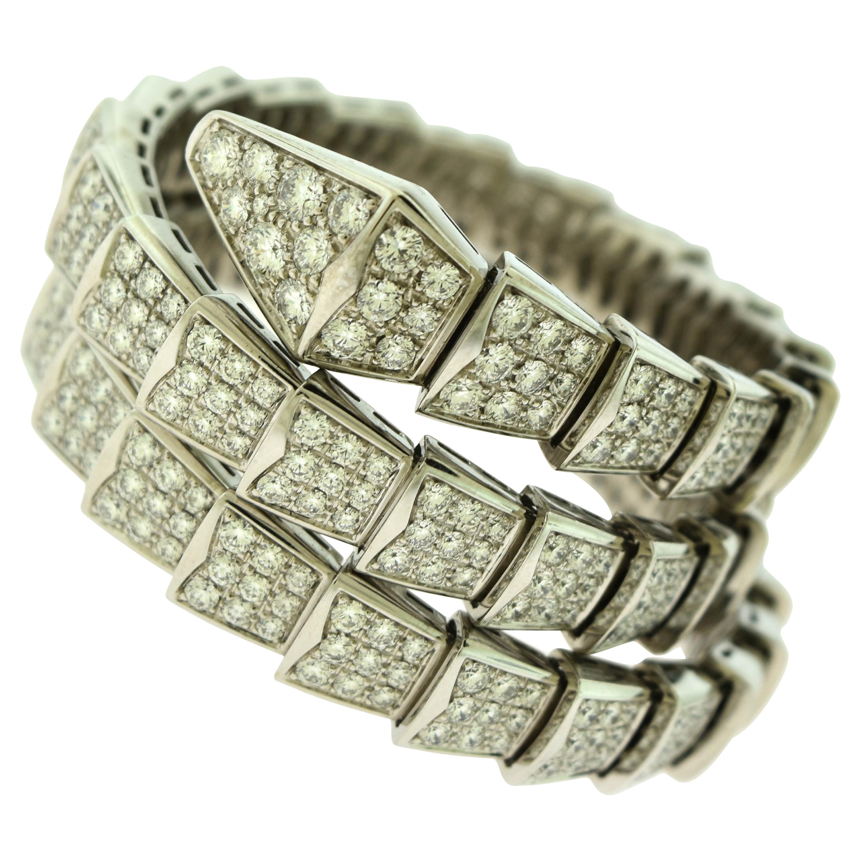 Bracelet tourbillon Bvlgari Serpenti en or blanc pavé de diamants de 15,8  carats En vente sur 1stDibs