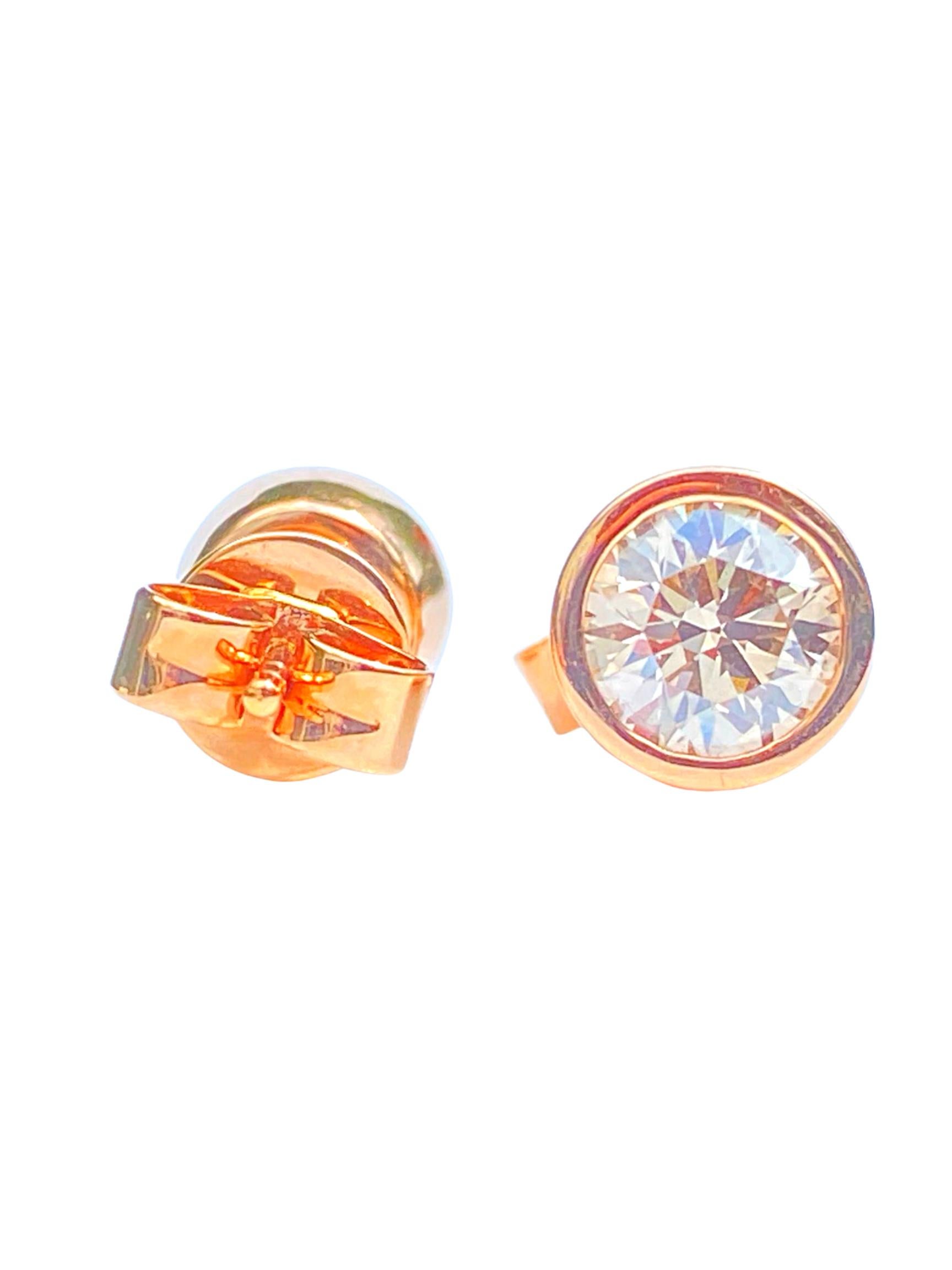 Minimalist and elegant Diamond and 18K Rose Gold Stud Earrings– centering two Round-Brilliant Cut Diamonds totaling 1.58 Carats and set in 18K Rose Gold. 

Details:
✔ Stone: Diamond
✔ Center-Stone Weight: 1.58 Carats Total (2 pcs)
✔ Stone Cut: