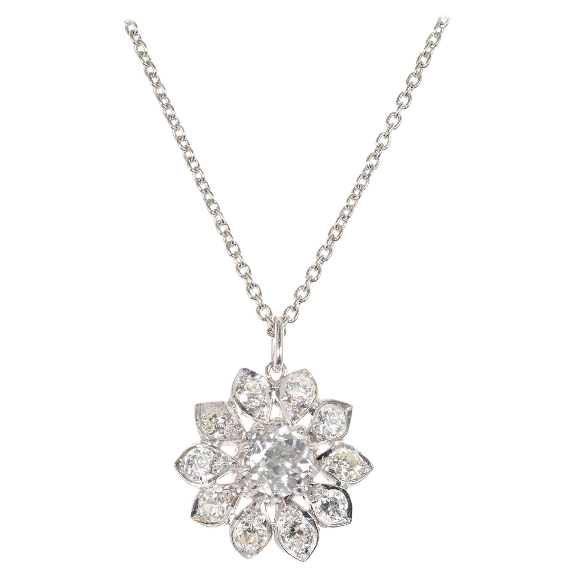 Collier pendentif fleur en platine et diamants de 1,58 carat