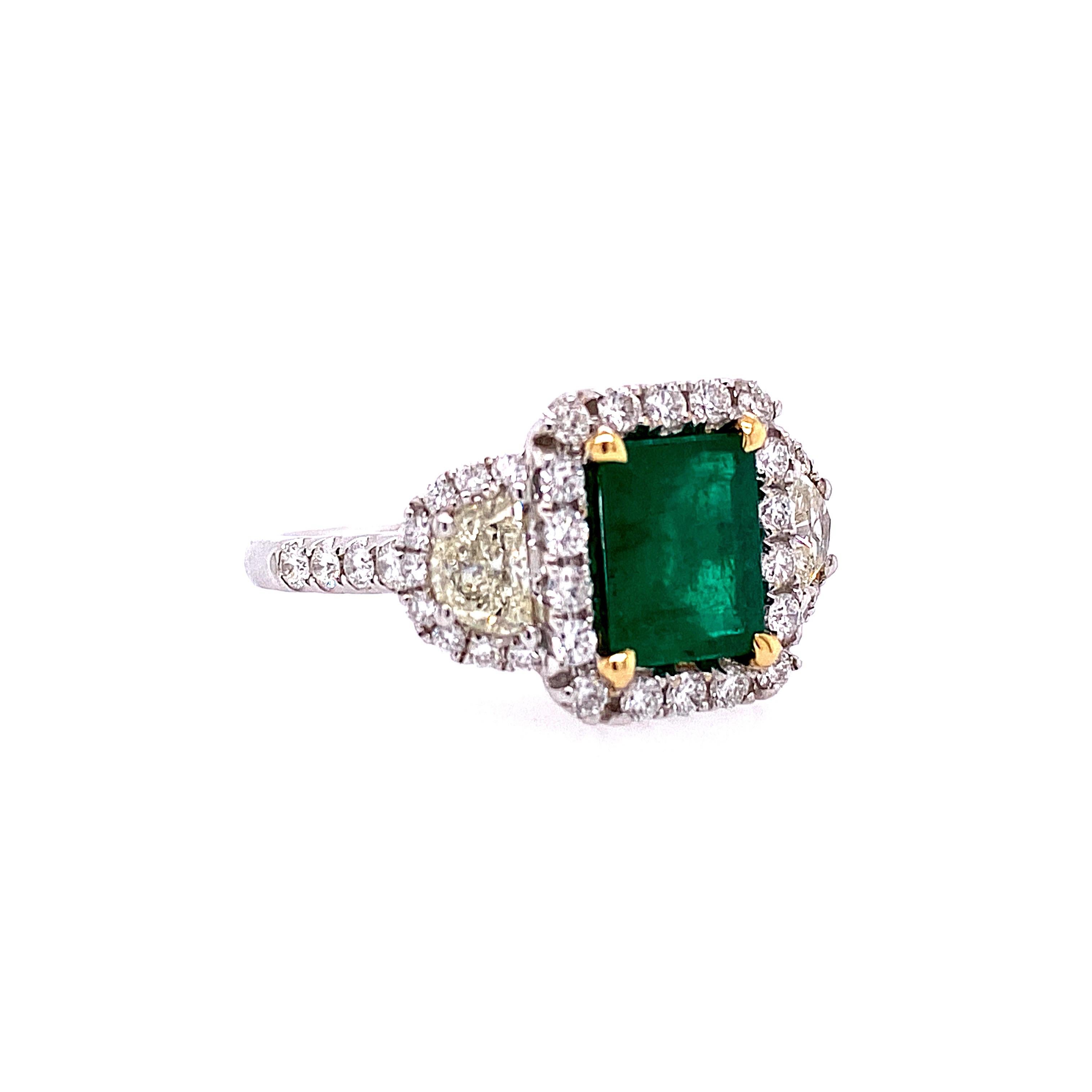 1.58 Carat Emerald and Diamond Cocktail Ring In New Condition For Sale In Great Neck, NY