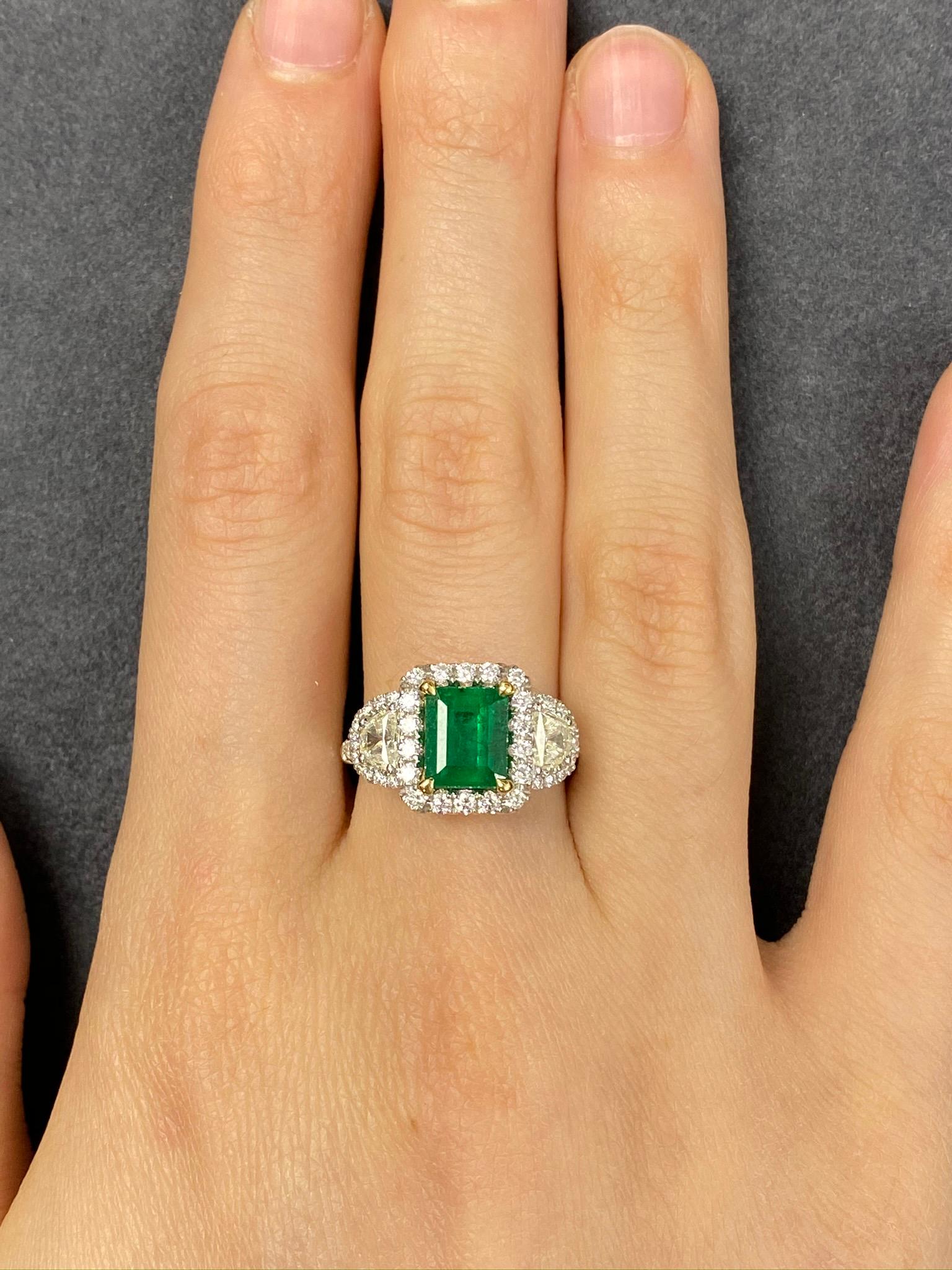 1.58 Carat Emerald and Diamond Cocktail Ring For Sale 2