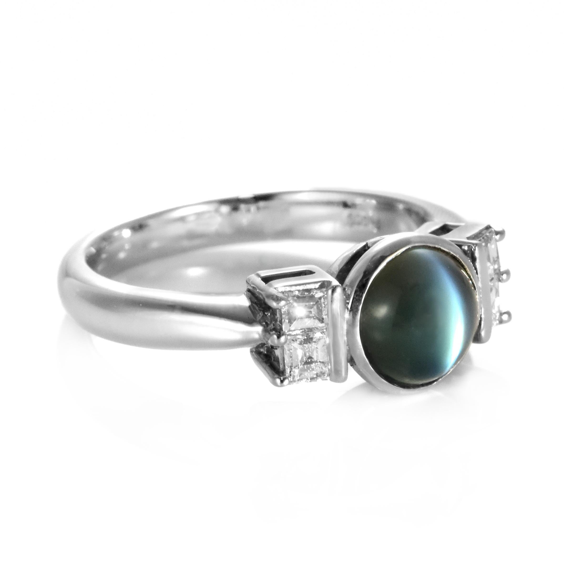1.58 Carat Natural Alexandrite Cat's Eye and Diamond Ring Made in Platinum en vente 6