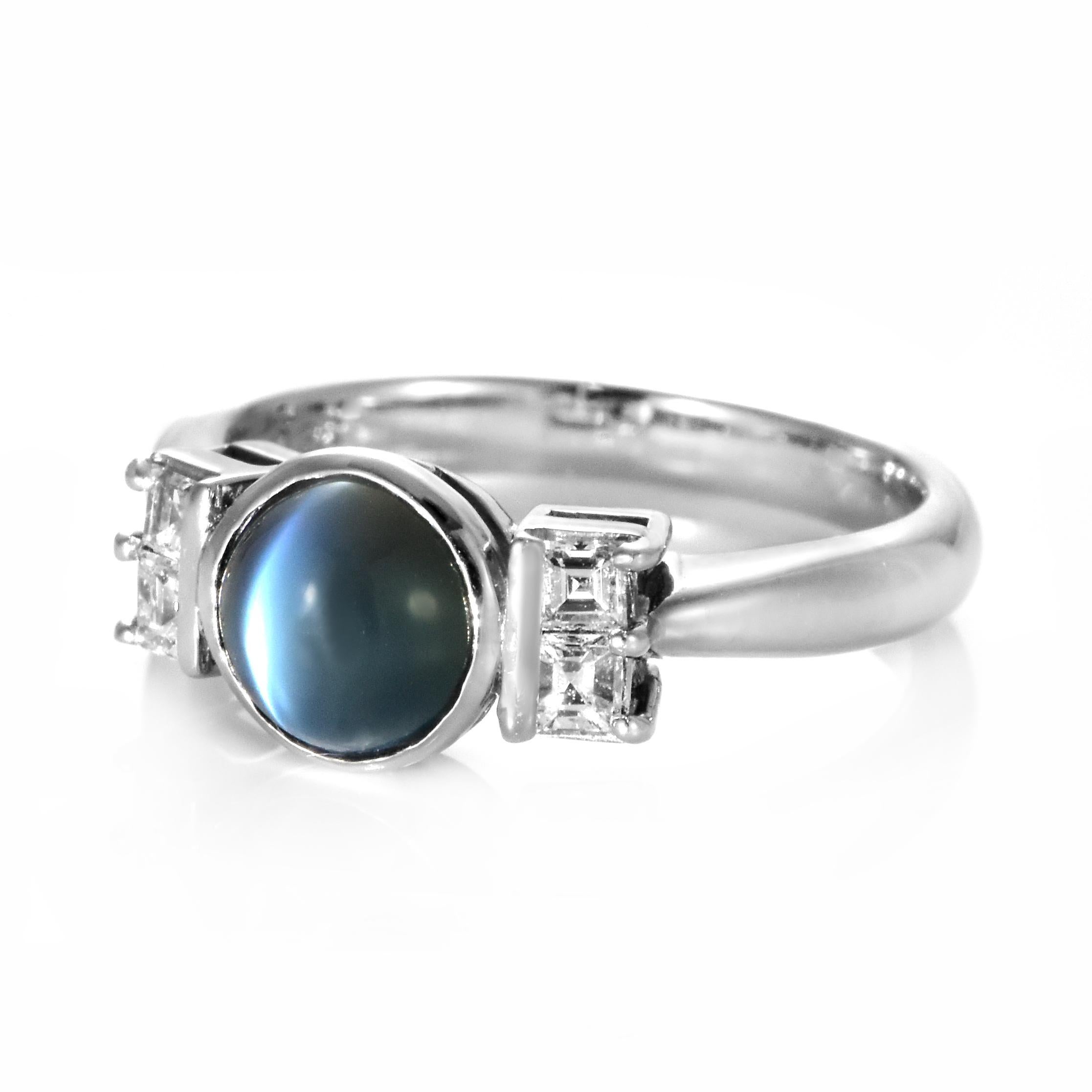 1.58 Carat Natural Alexandrite Cat's Eye and Diamond Ring Made in Platinum en vente 7