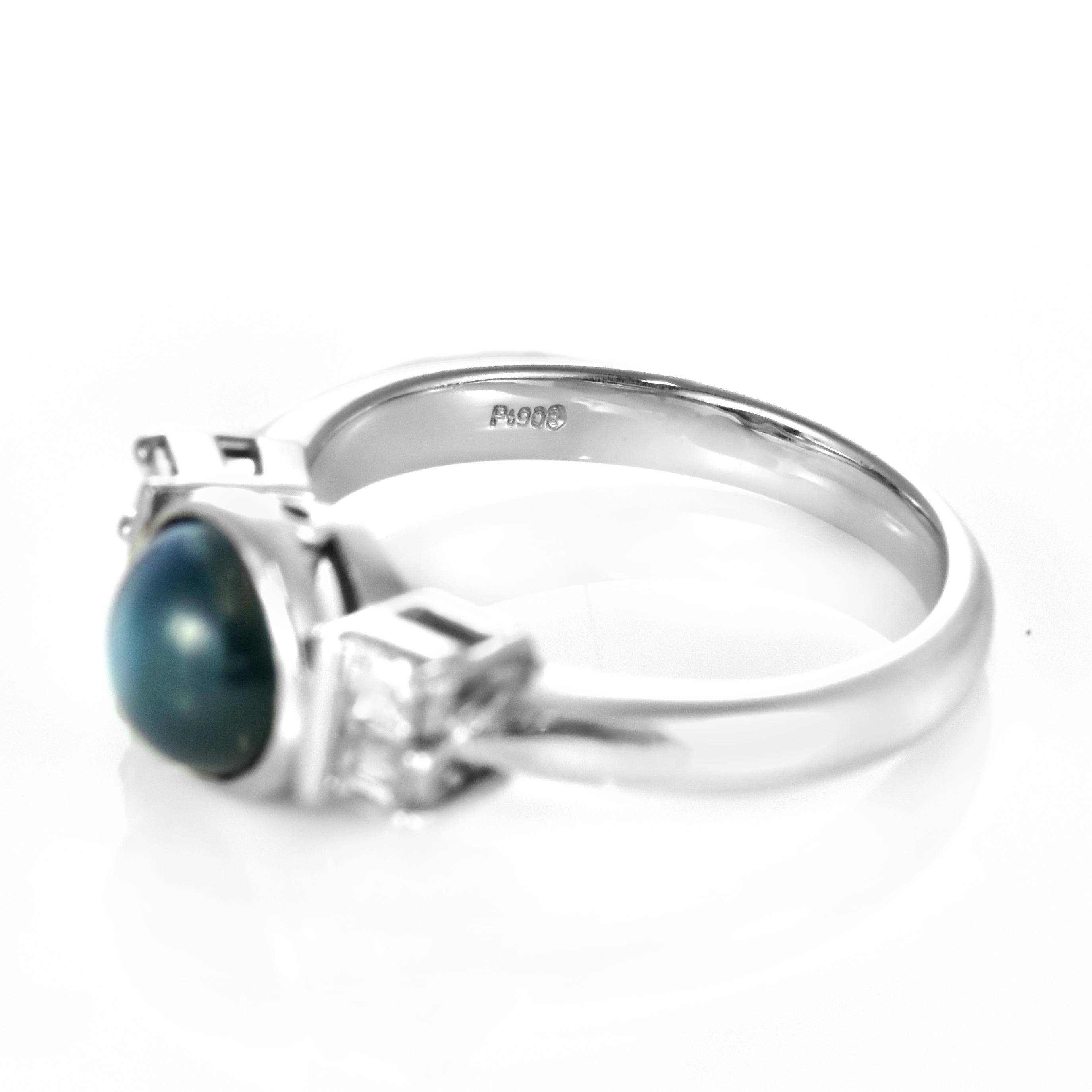 1.58 Carat Natural Alexandrite Cat's Eye and Diamond Ring Made in Platinum en vente 2