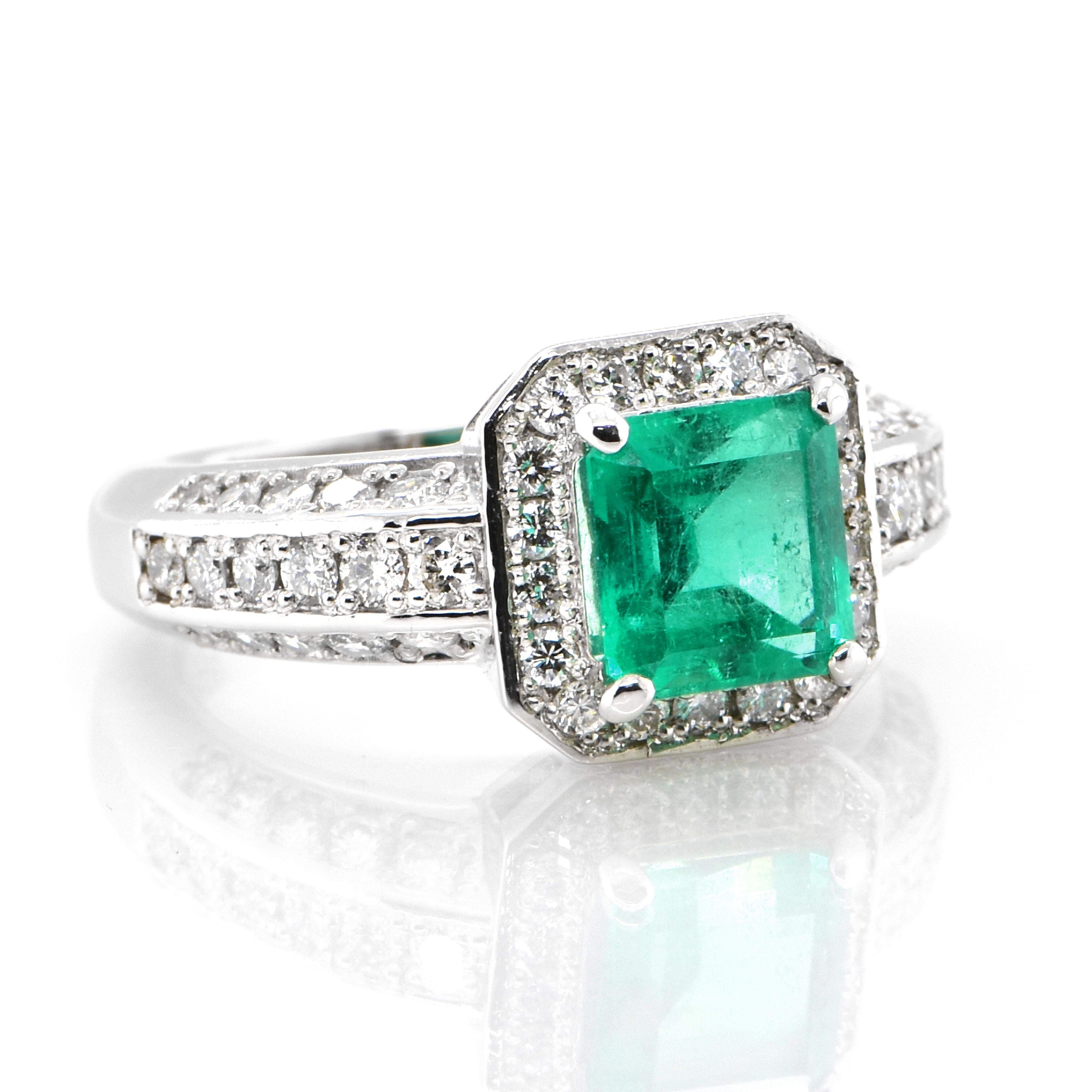 Modern 1.58 Carat Natural Colombian Emerald and Diamond Ring Set in Platinum For Sale