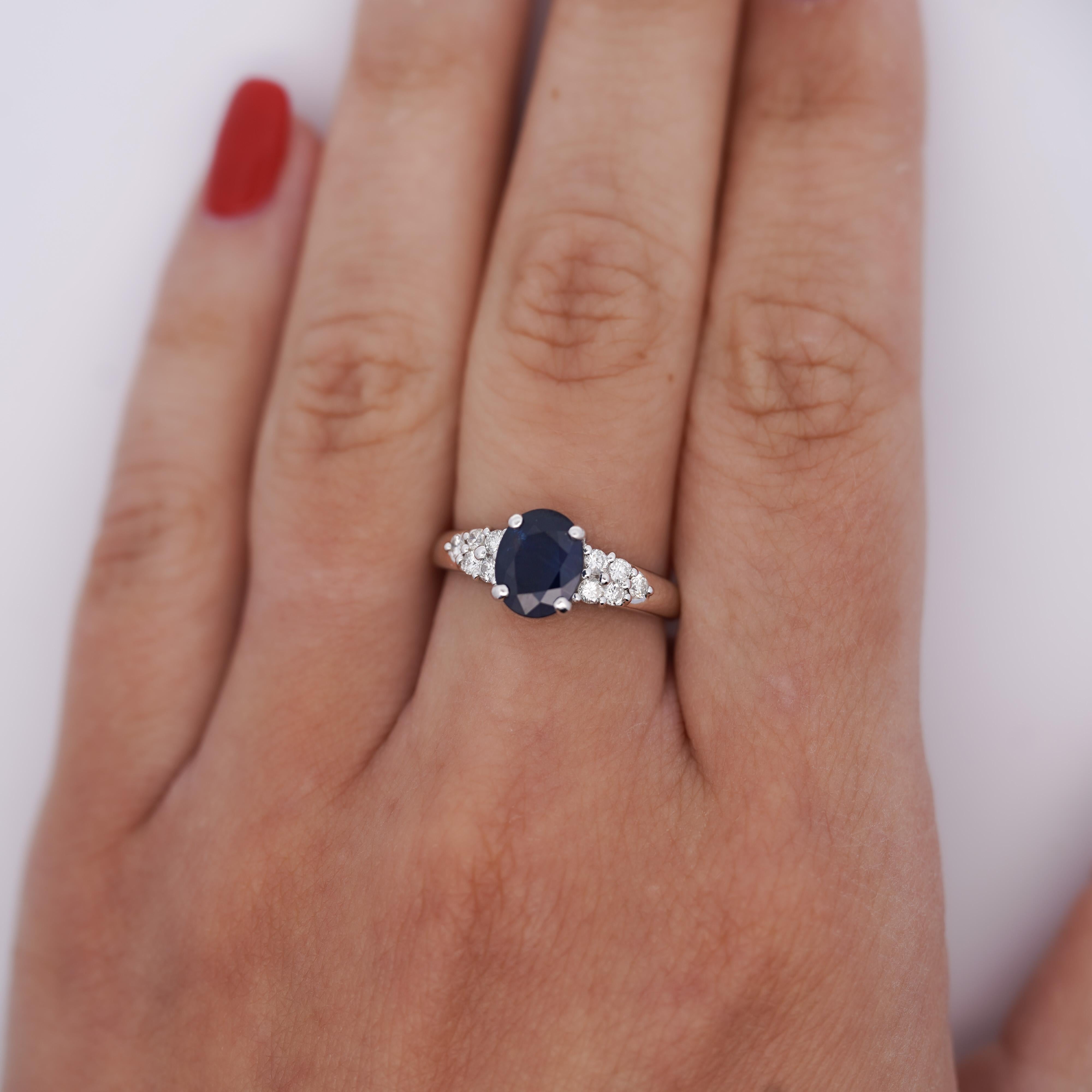 Oval Cut 1.58 Carat Oval-Cut Blue Sapphire and Diamond Platinum Filigree Ring For Sale