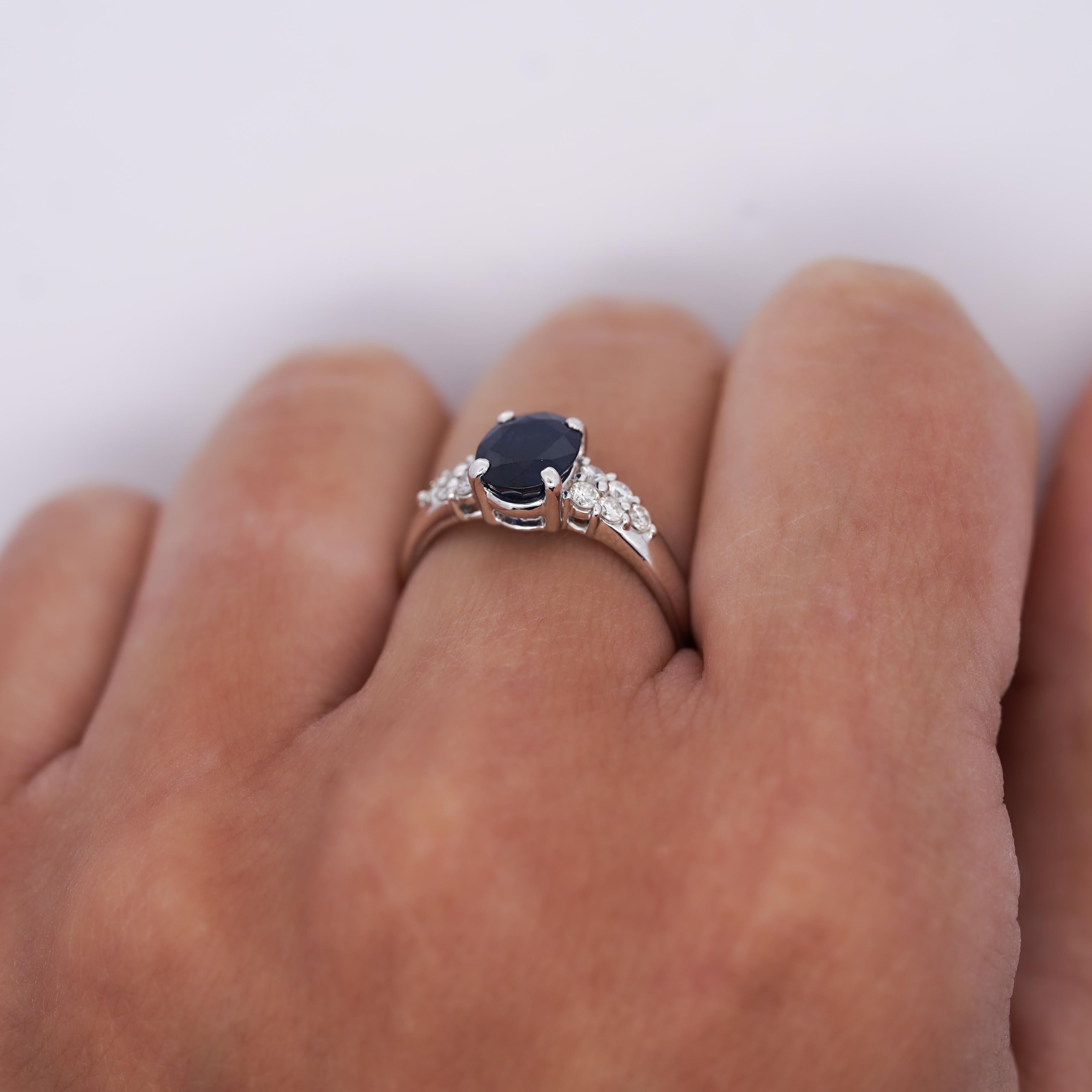 1.58 Carat Oval-Cut Blue Sapphire and Diamond Platinum Filigree Ring In New Condition For Sale In Miami, FL