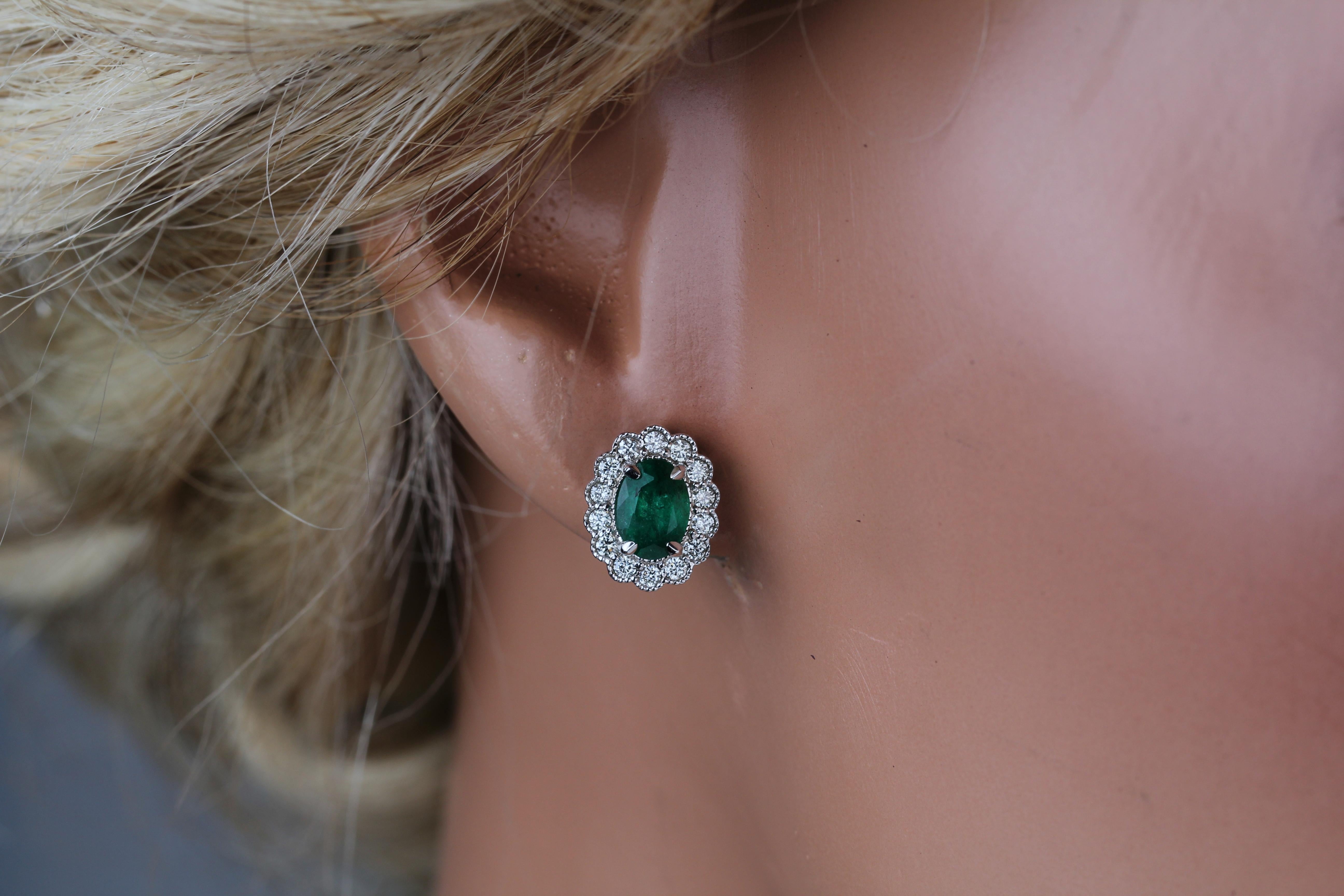 1.58 Carat Oval Emerald and 0.5 Ct Nat Diamond Milgrain Flower Earrings ref1555 In New Condition For Sale In New York, NY