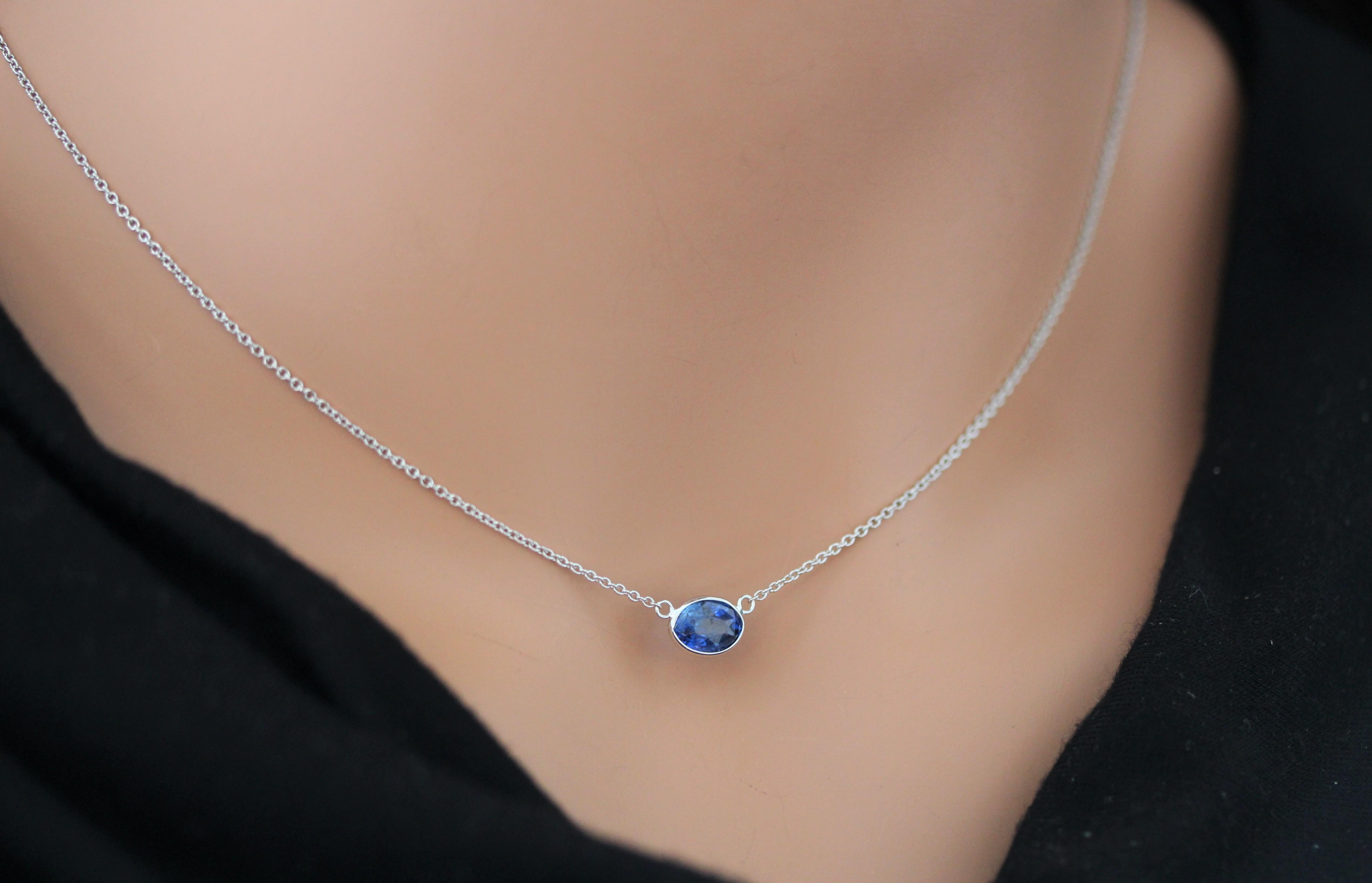 Oval Cut 1.58 Carat Oval Sapphire Blue Fashion Necklaces In 14k White Gold For Sale
