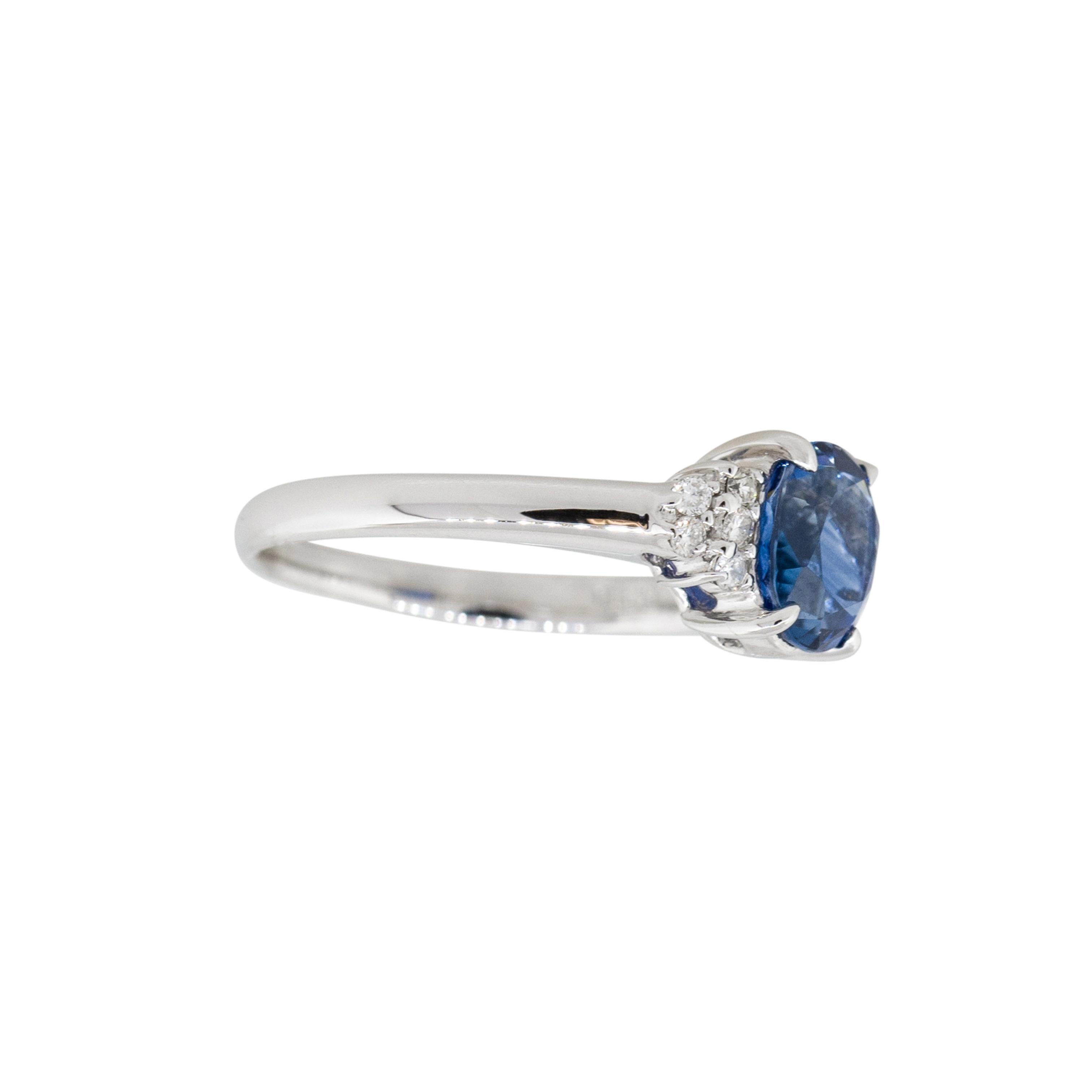 Bague cocktail en platine avec saphir de forme ovale de 1,58 carat et grappe de diamants, en stock en vente 2