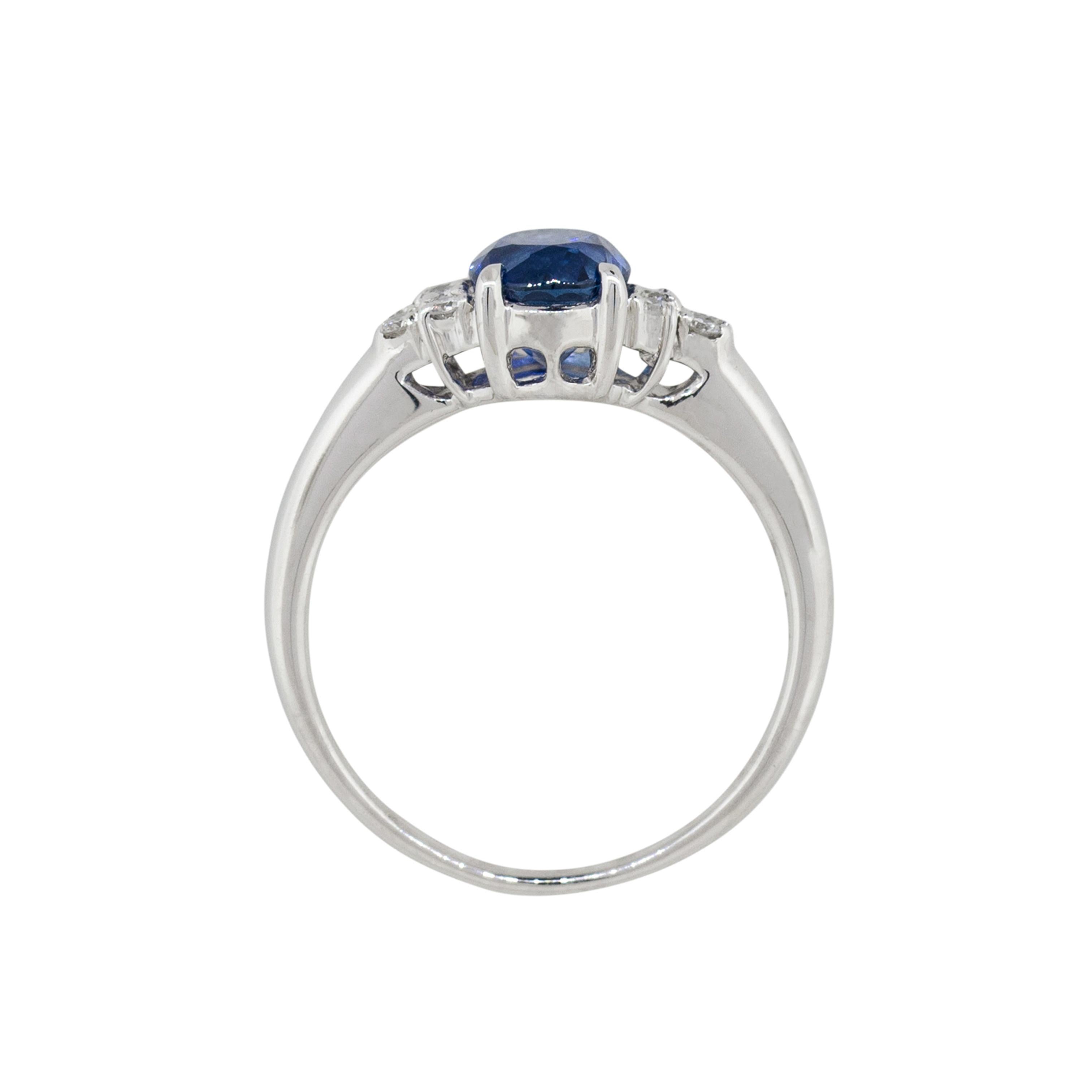 Bague cocktail en platine avec saphir de forme ovale de 1,58 carat et grappe de diamants, en stock en vente 5