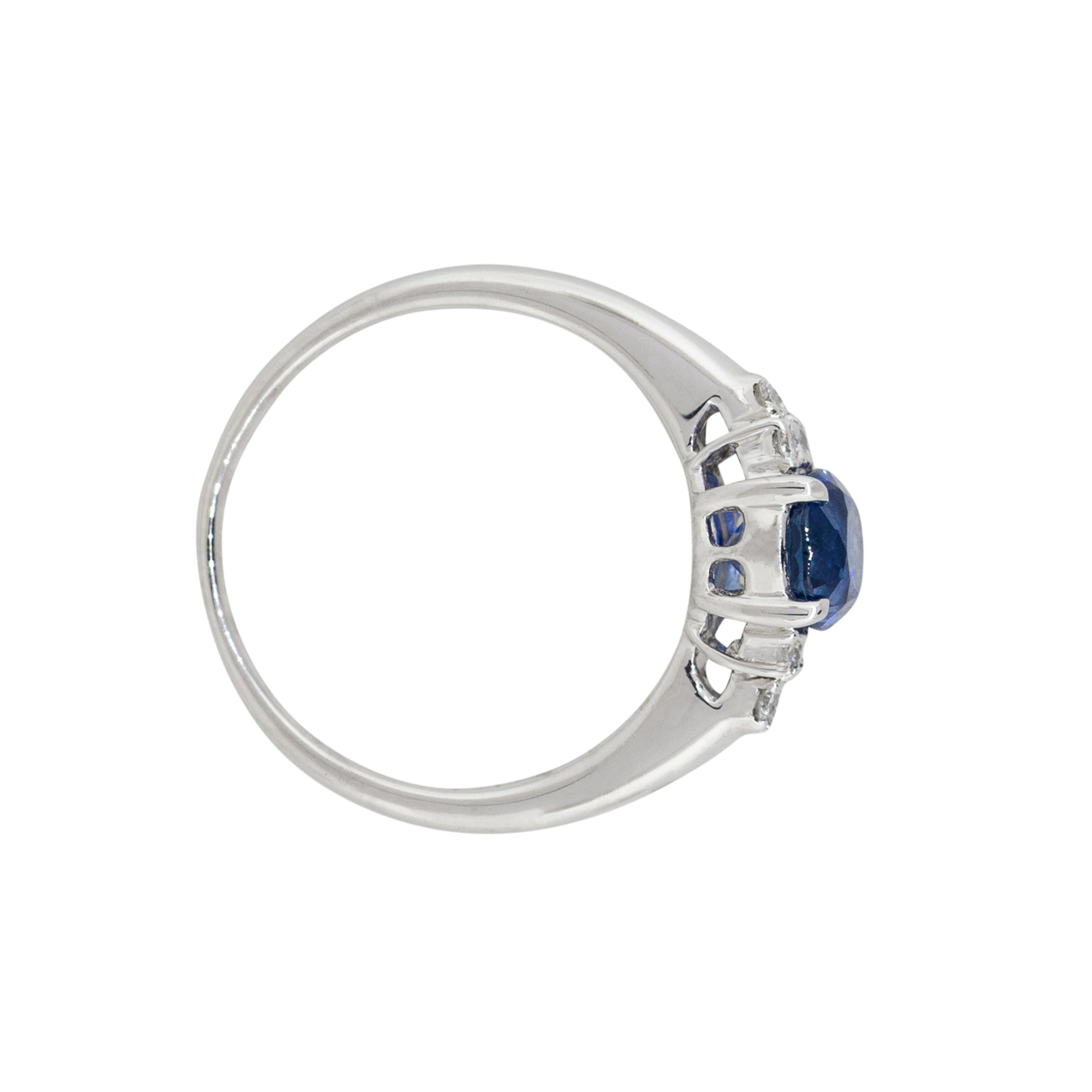 Bague cocktail en platine avec saphir de forme ovale de 1,58 carat et grappe de diamants, en stock en vente 6