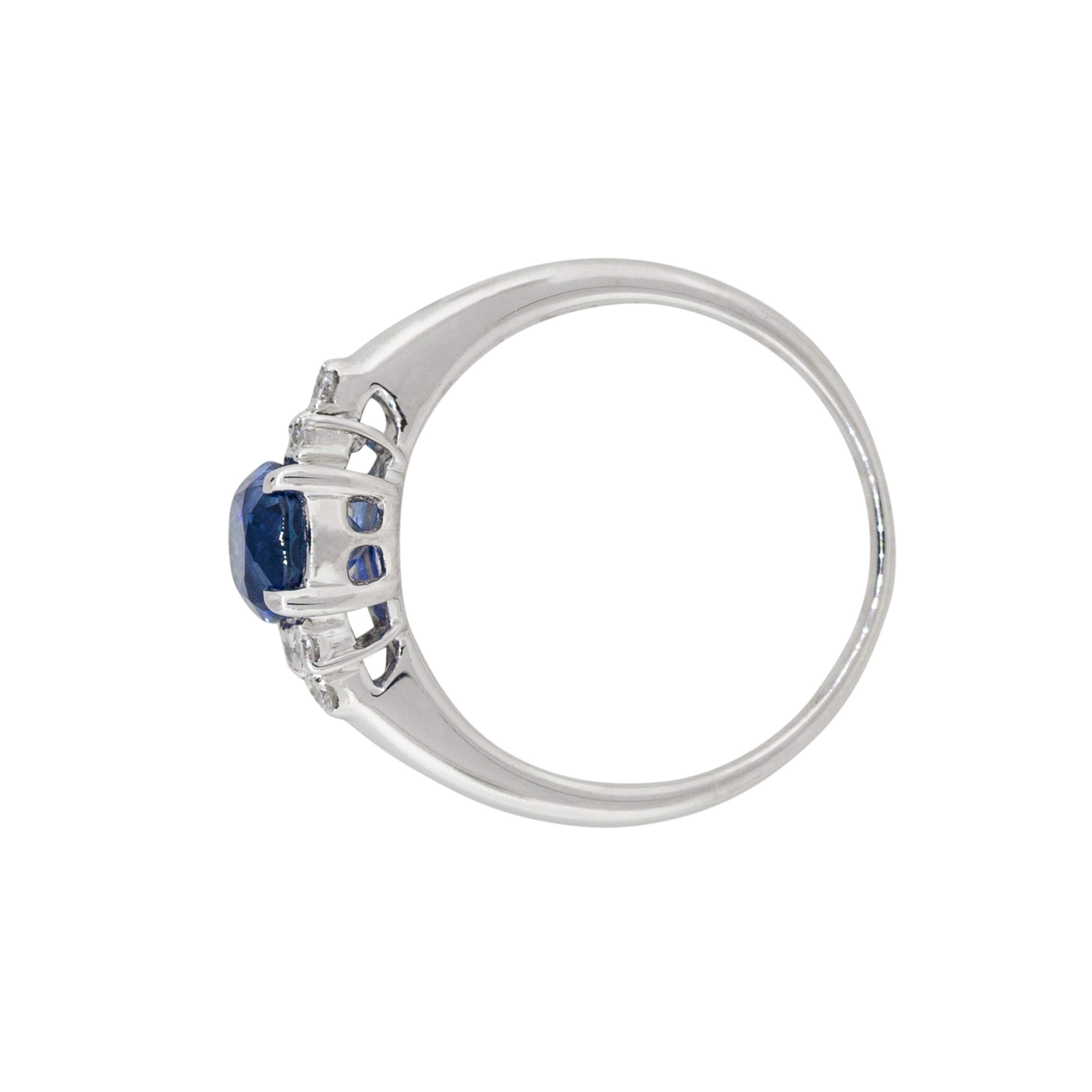 Bague cocktail en platine avec saphir de forme ovale de 1,58 carat et grappe de diamants, en stock en vente 7