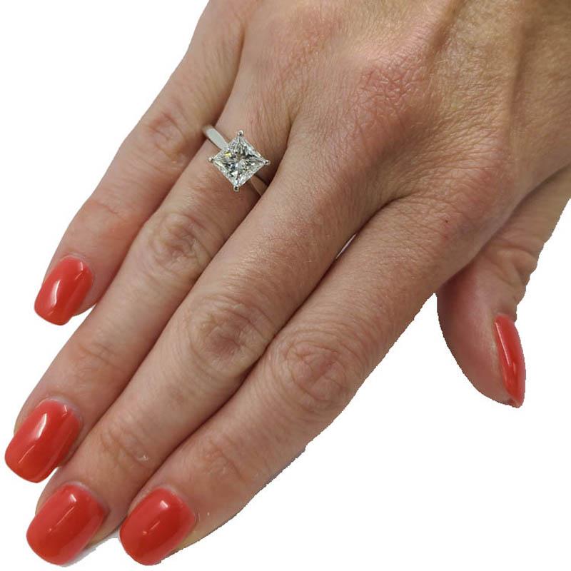 Platin Diamant Solitär Verlobungsring mit einem 1,58 Karat Princess Cut Diamant GIA Graded (Bericht #1126830973) als VS2 Klarheit & G Farbe. Fingergröße 5.75; Der Kauf beinhaltet einen Größenservice auf Anfrage vor dem Versand.