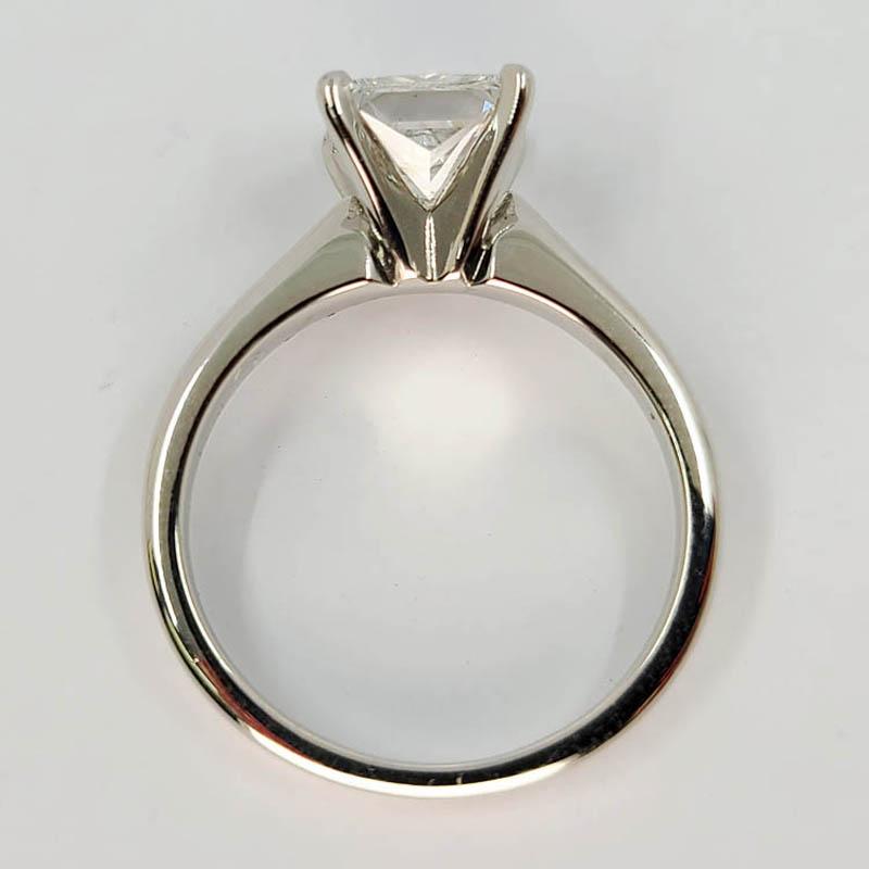 GIA-zertifizierter Solitär-Verlobungsring mit 1.58-karätigem Diamant im Prinzessinnenschliff im Zustand „Gut“ in Coral Gables, FL