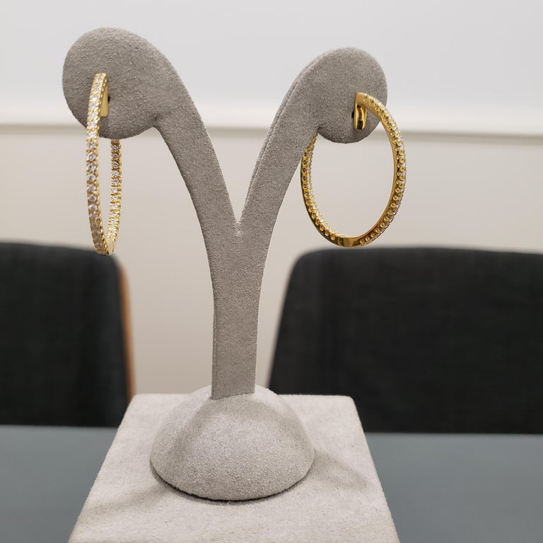 Contemporary 1.58 Carat Round Diamond Hoop Earrings in 18 Karat Yellow Gold