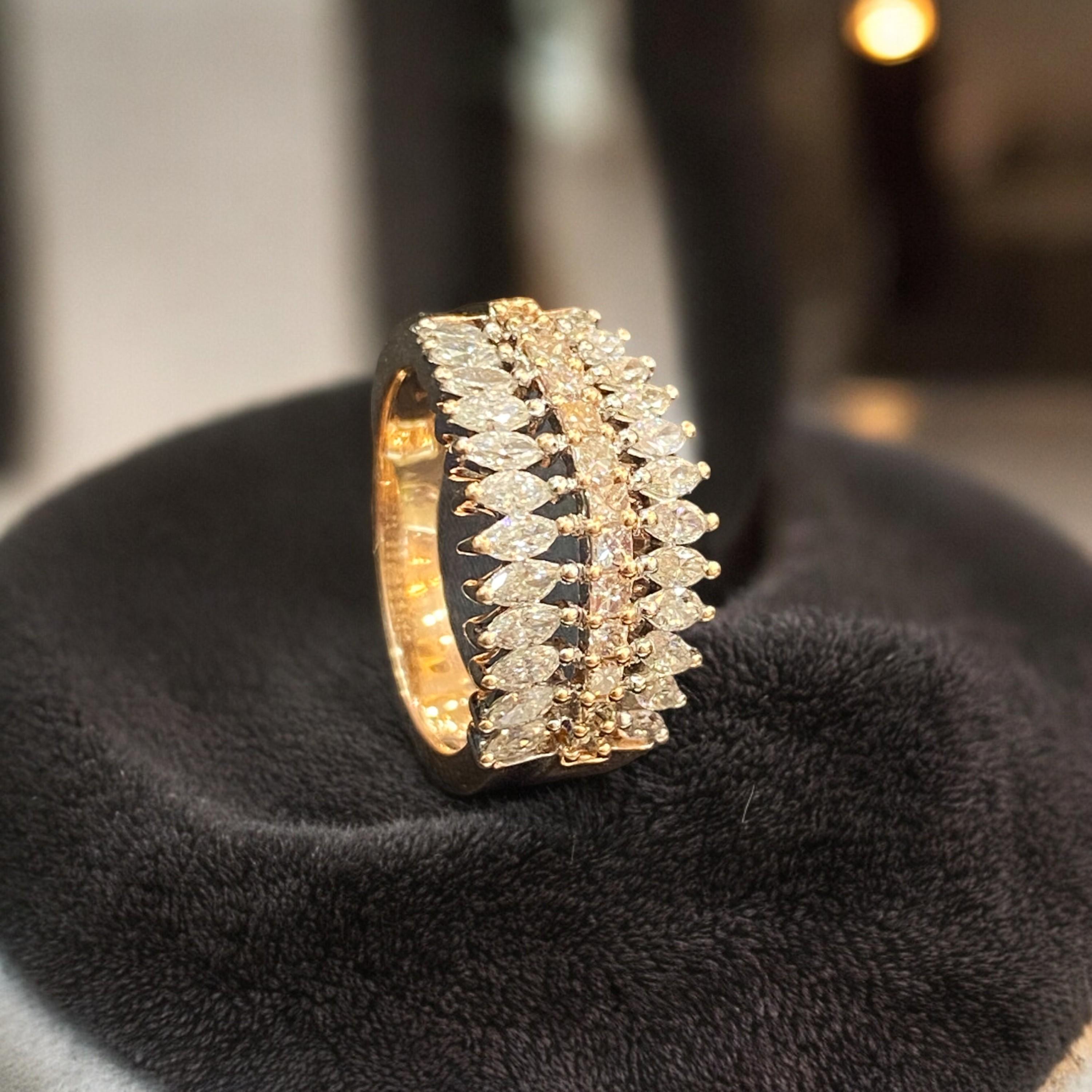 Contemporaneo Anello di fidanzamento con diamanti tondi e marquise da 1,58 carati F/VS1 in oro rosa 14K in vendita