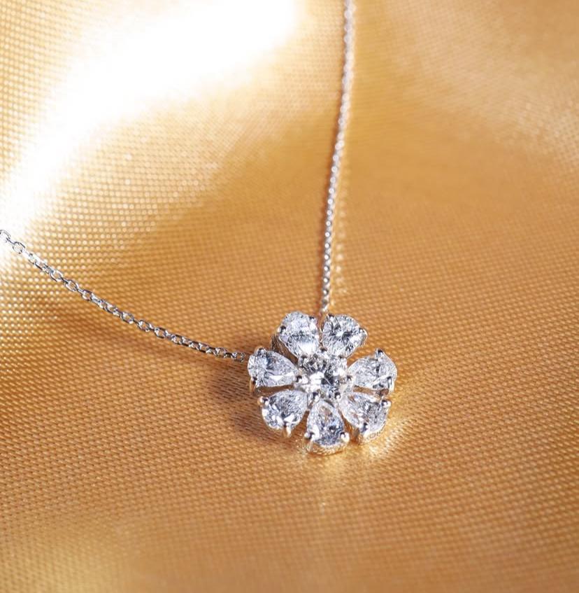 1,58 Karat gemischte Form Diamanten 18K Gold Anhänger Halskette im Angebot 5